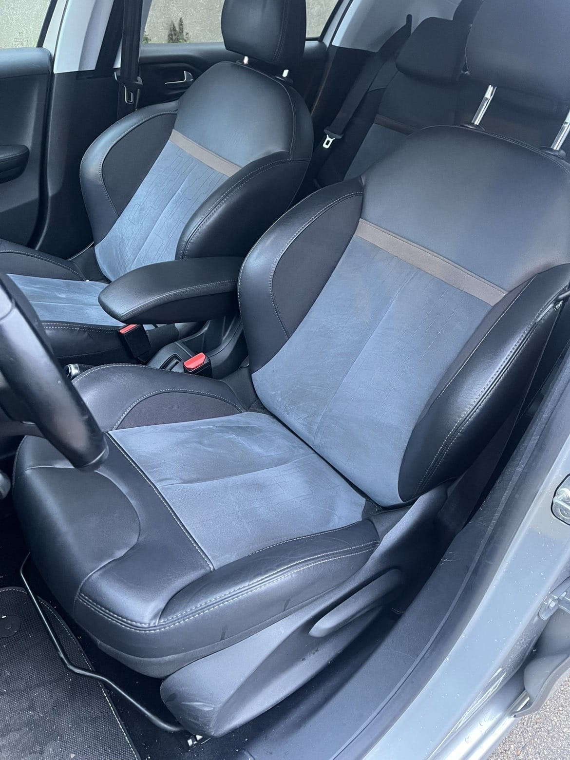 Peugeot 208 avec Apple CarPlay