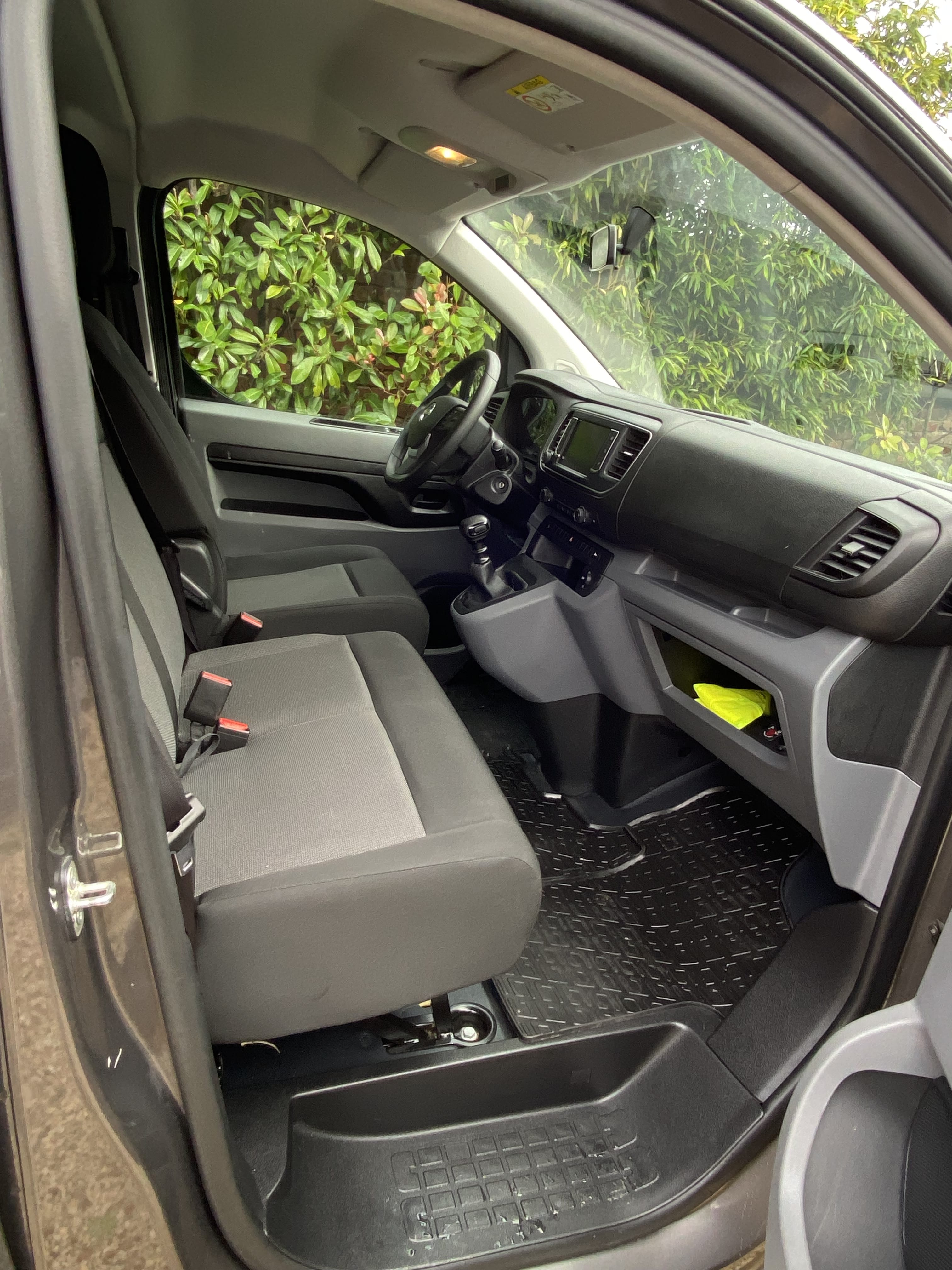 Opel Vivaro Combi avec GPS