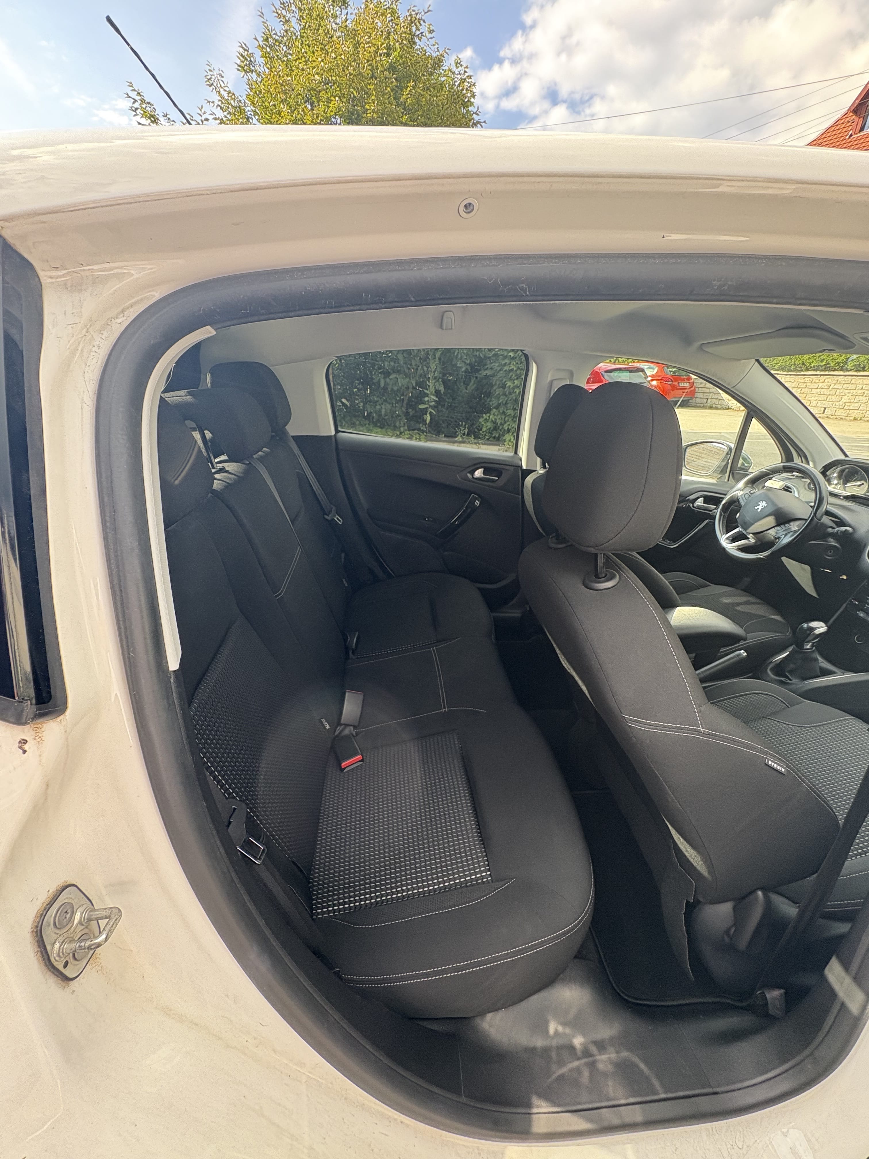 Peugeot 208 avec Apple CarPlay