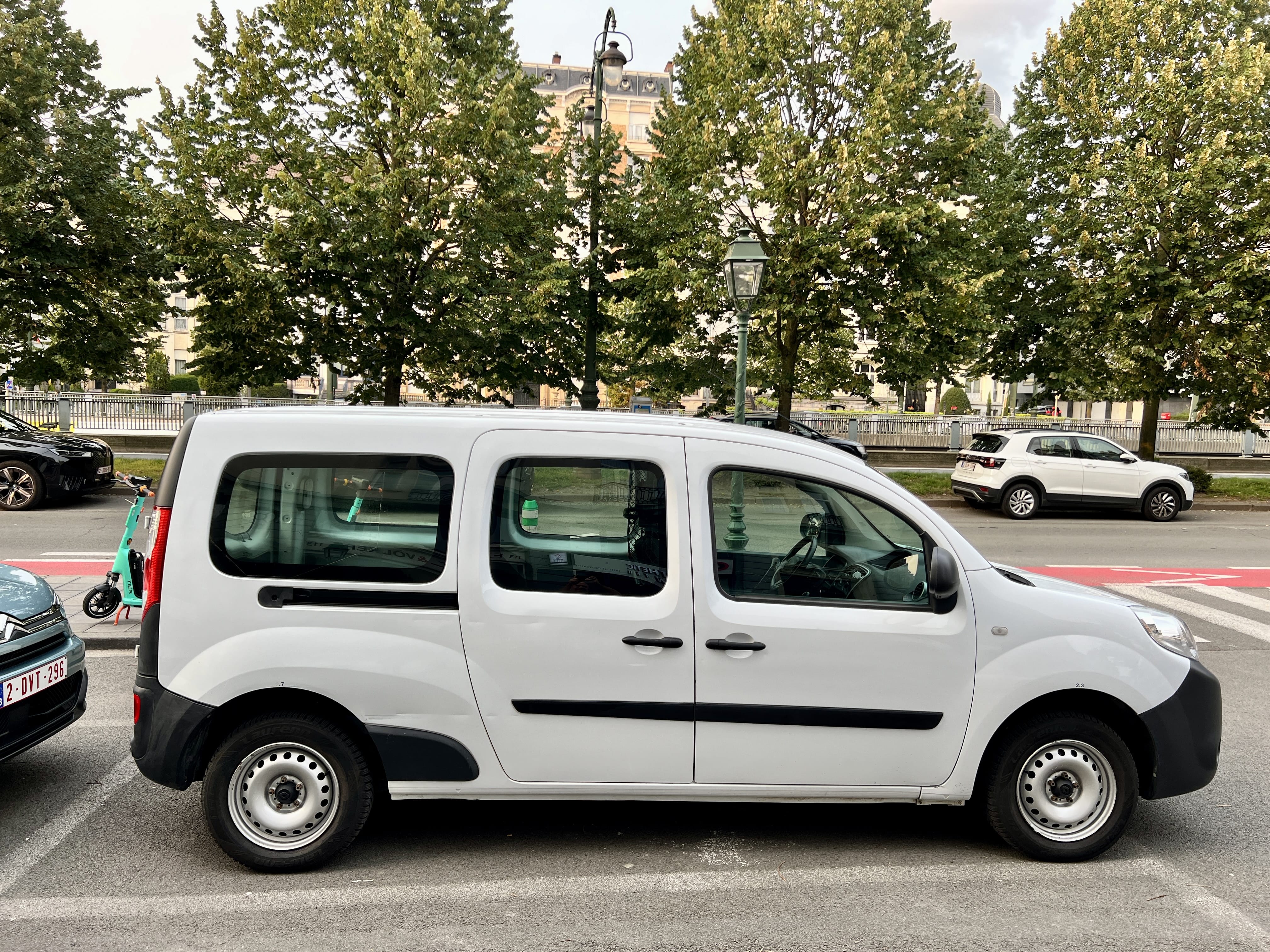 Renault Kangoo Express MAXI - GARE DU MIDI - PARKING BEPARK met Cruise control