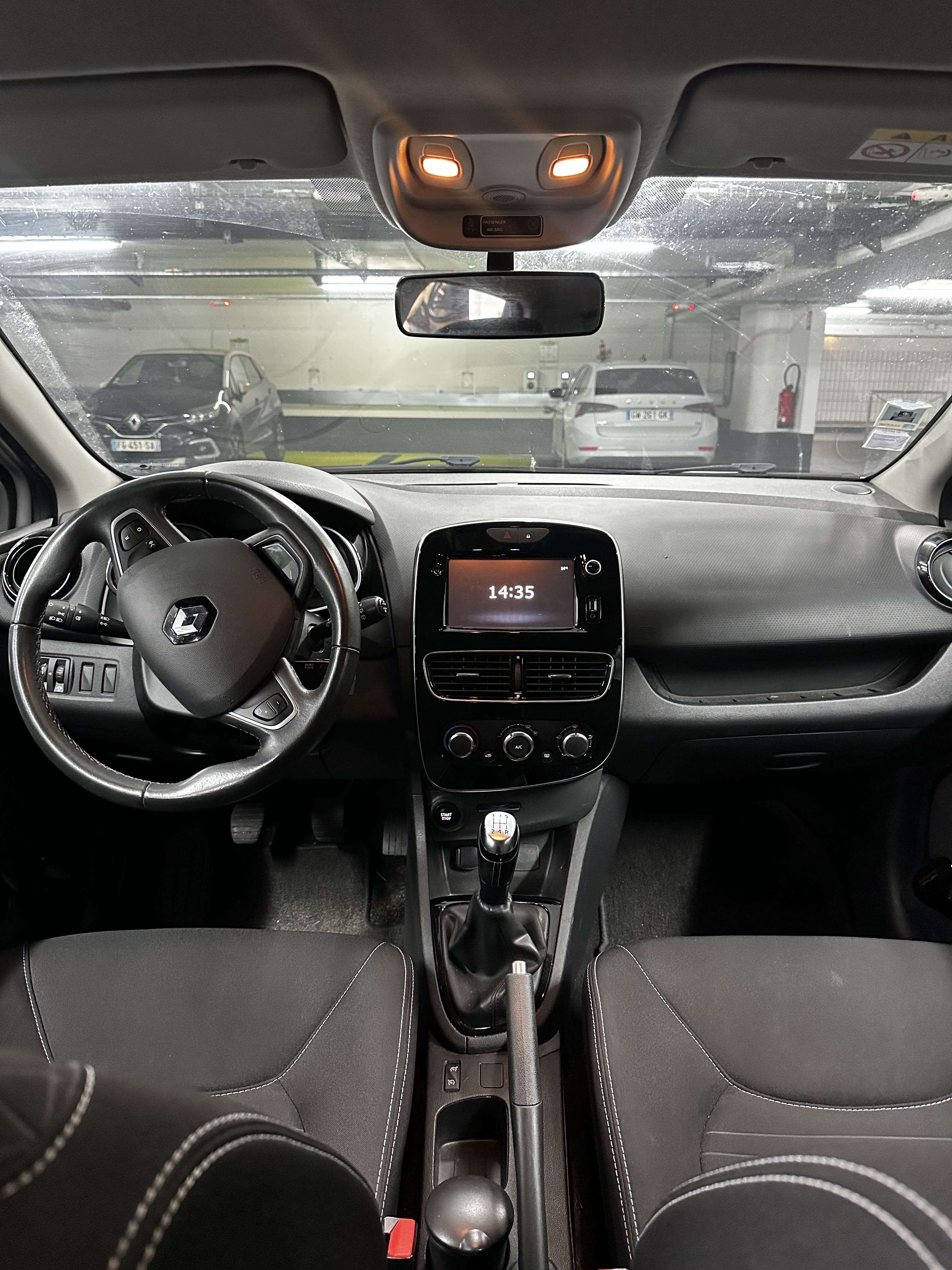 Renault Clio avec Siège bébé