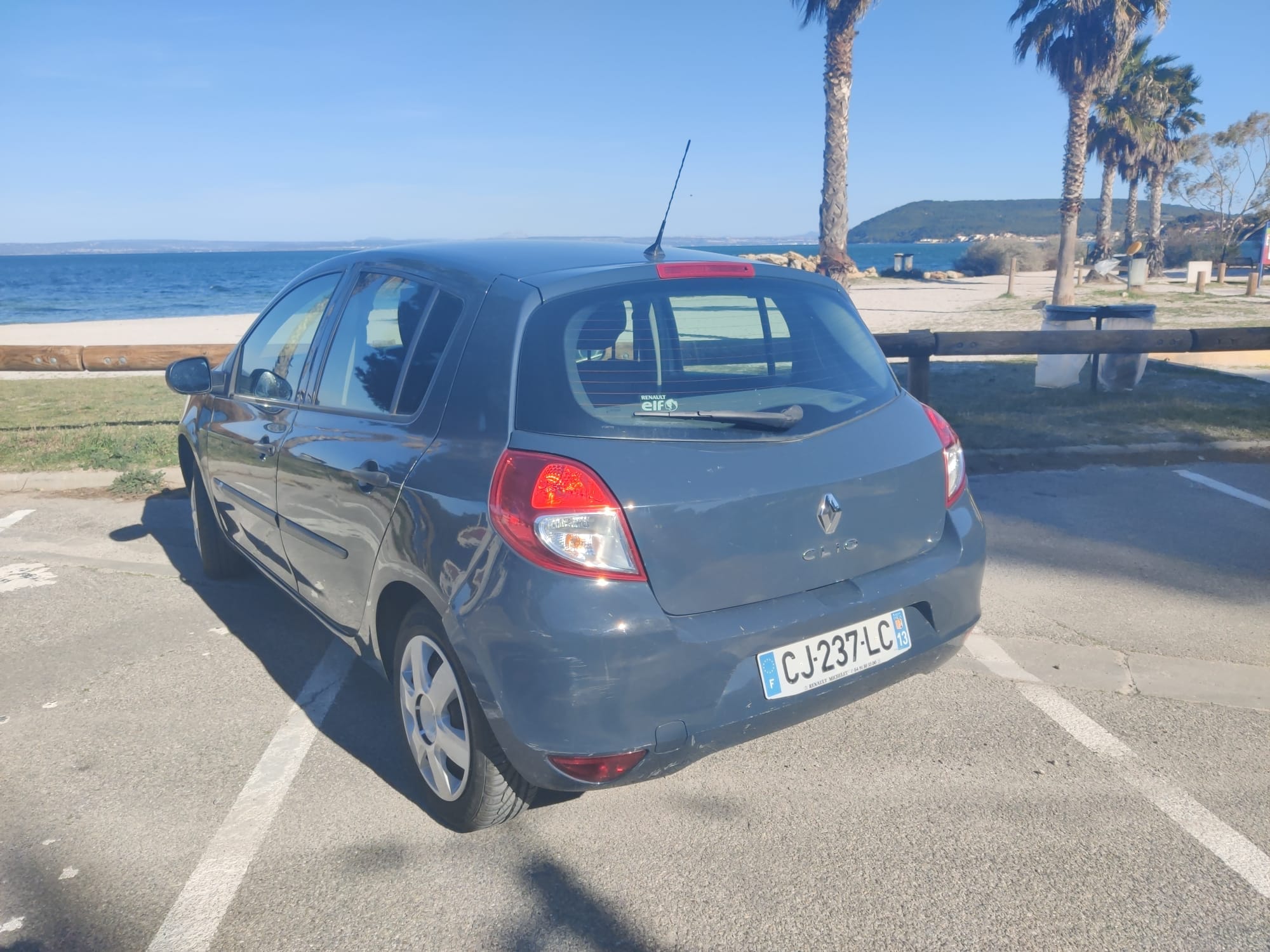 Renault Clio Clio 3   1.2  16V 75CV avec Climatisation