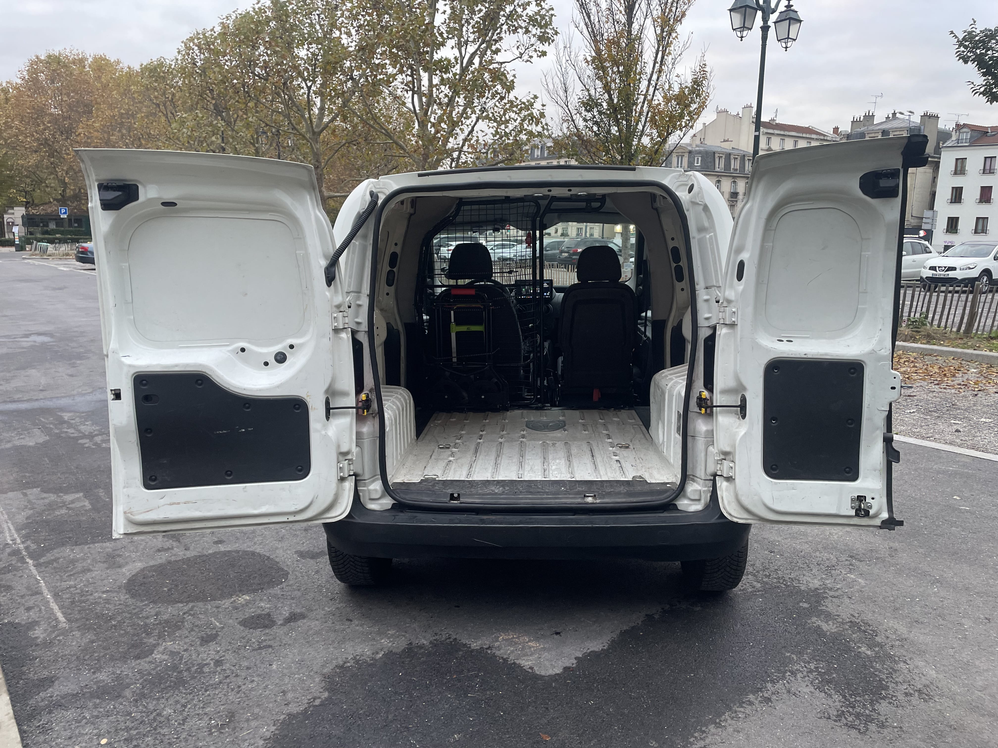 Peugeot Bipper avec Apple CarPlay