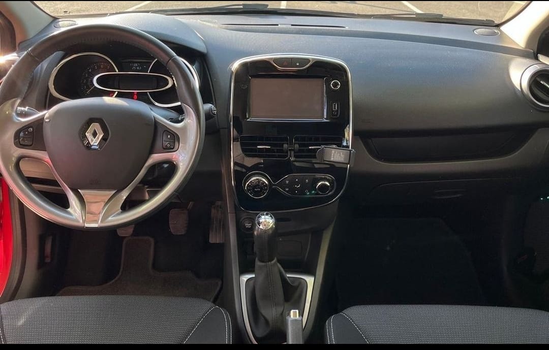 Renault Clio E-tech con GPS