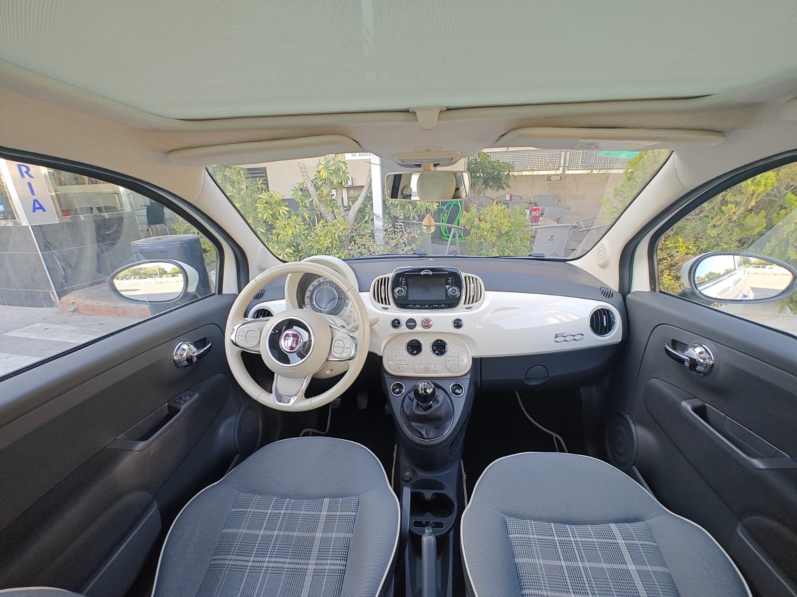 Fiat 500 with Audio / iPod input