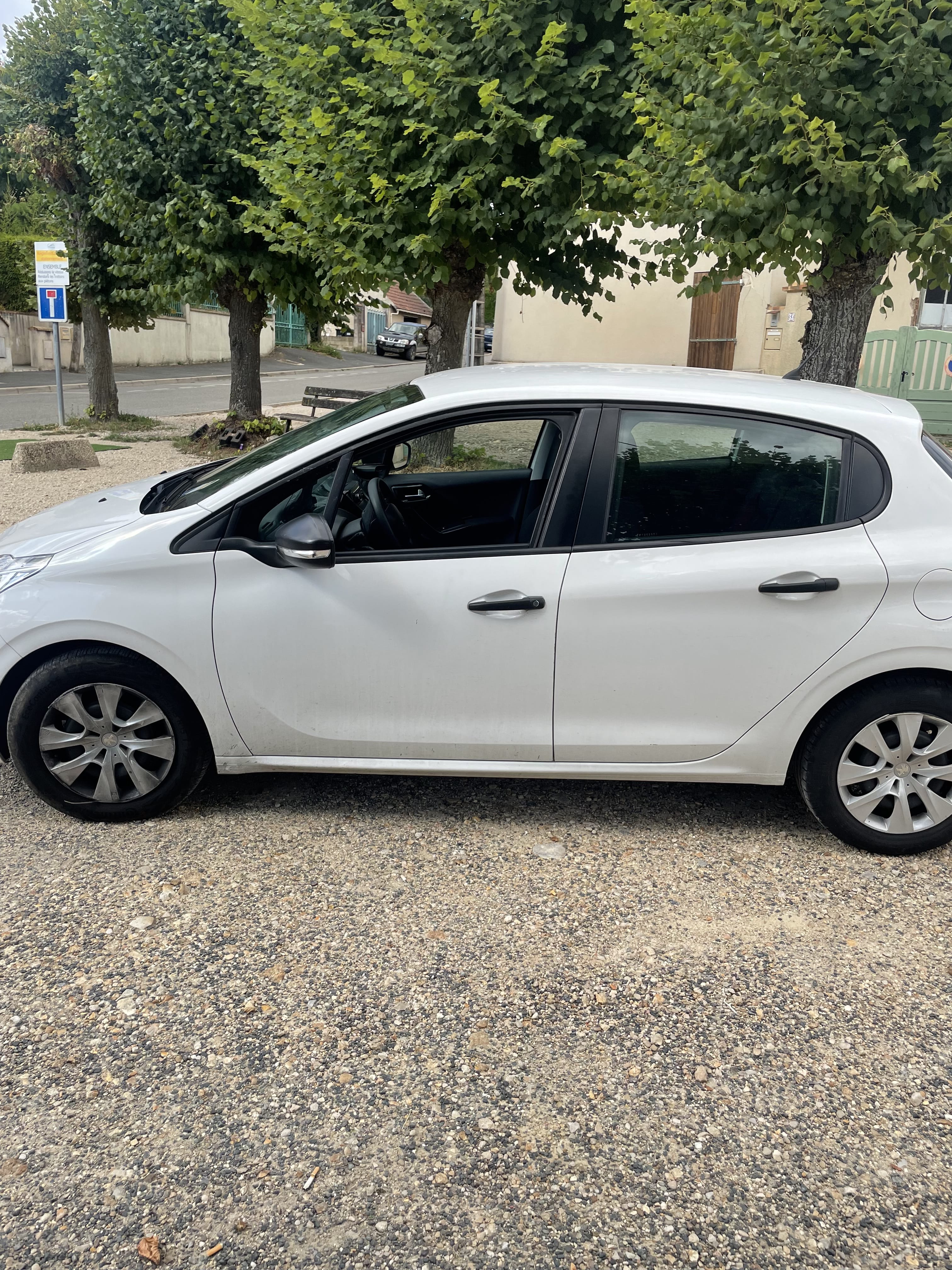 Peugeot 208 avec Climatisation