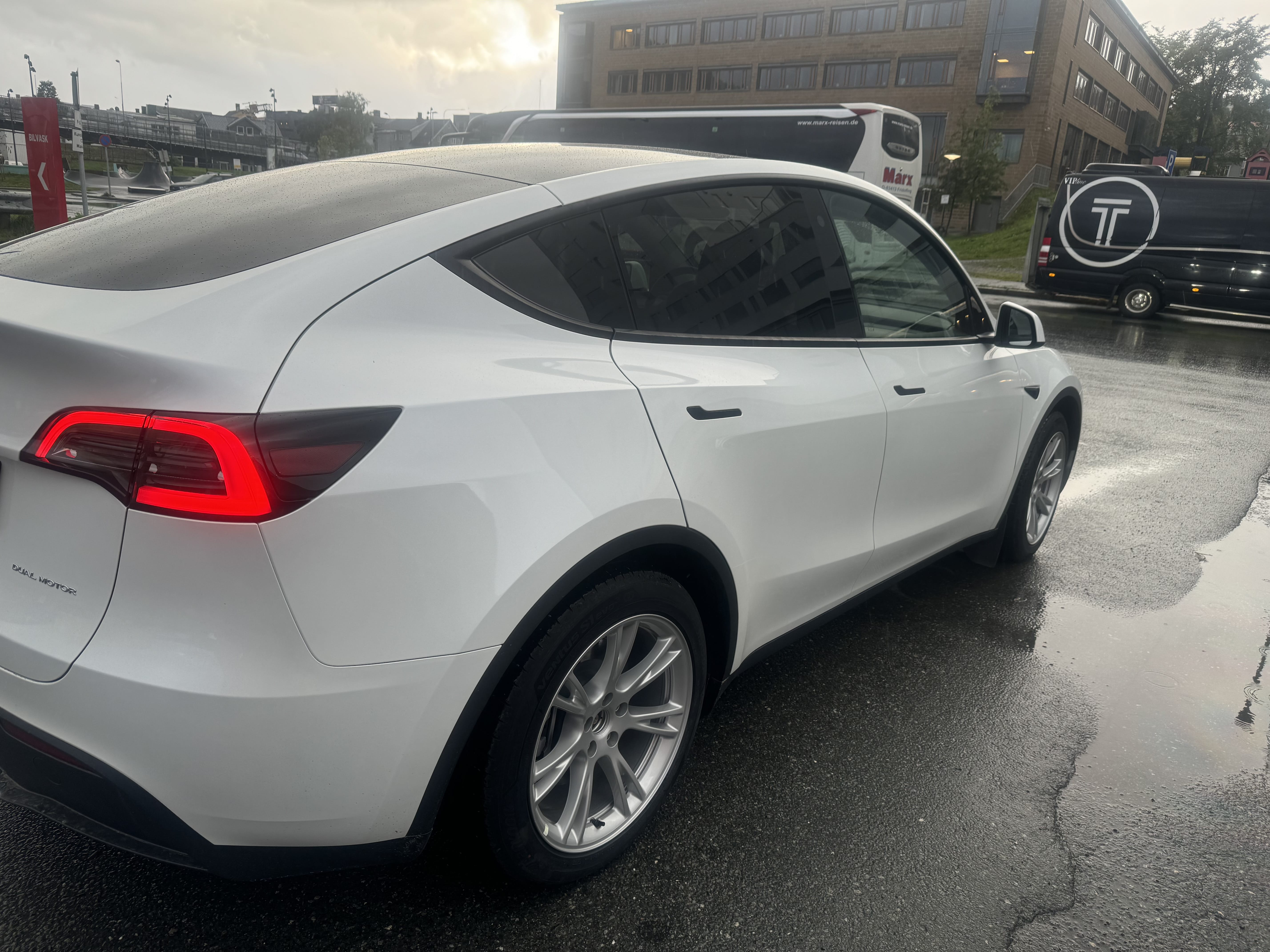Tesla Model Y Long Range mit Klimaanlage