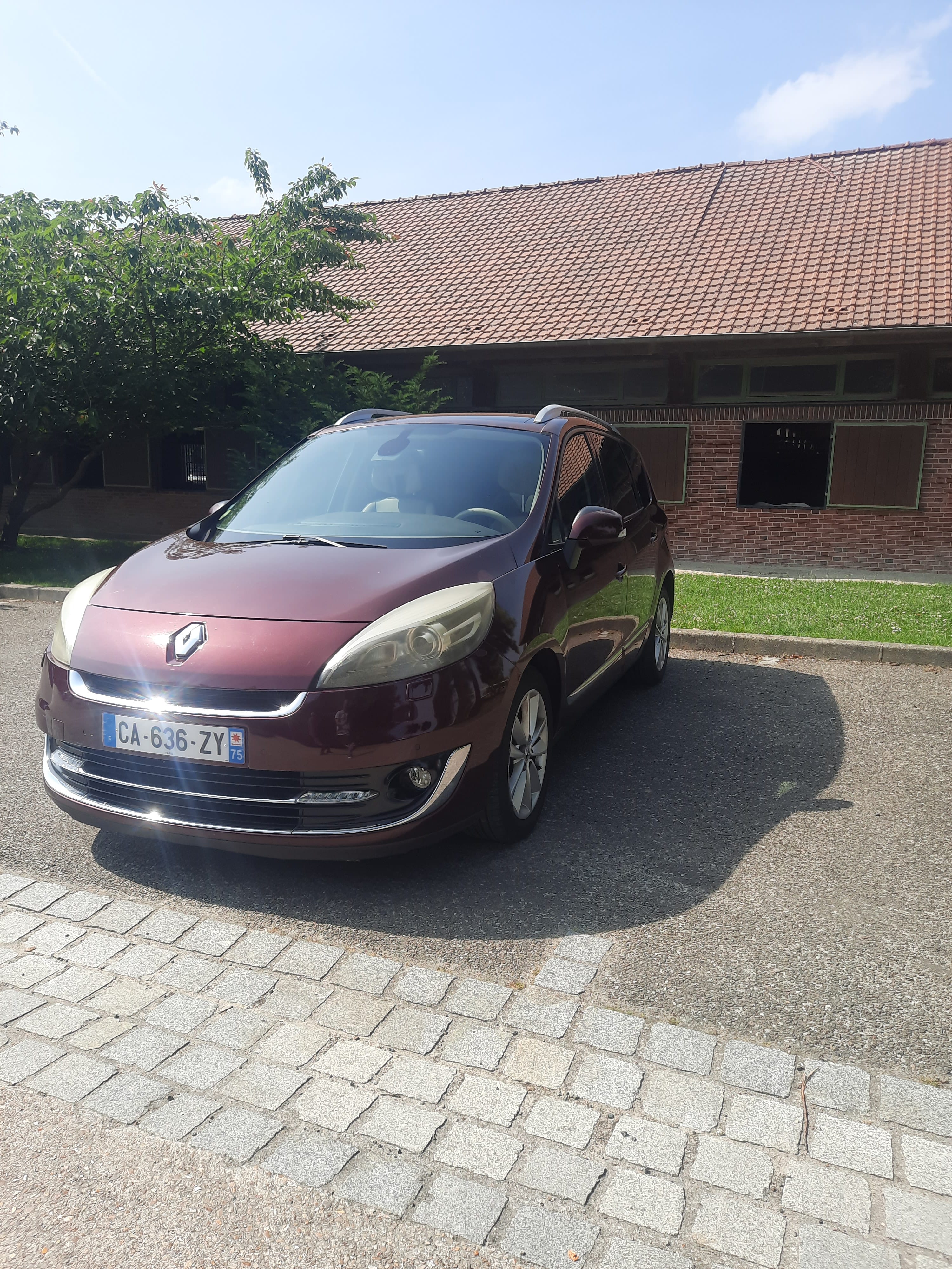 Renault Scenic 1.6 DCI diesel 130 cv 7 places avec Climatisation