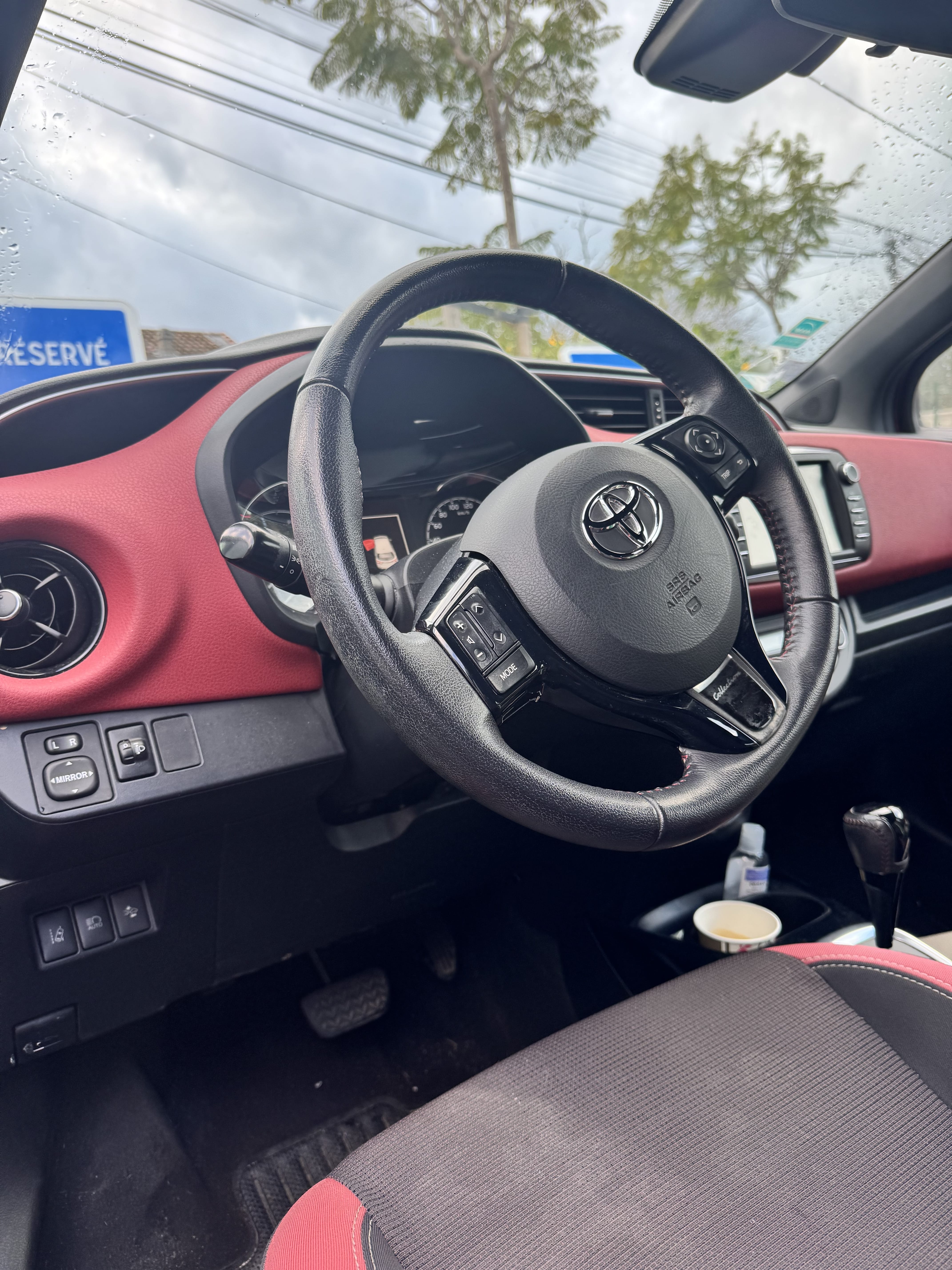 Toyota Yaris Hybride avec Entrée audio / iPod