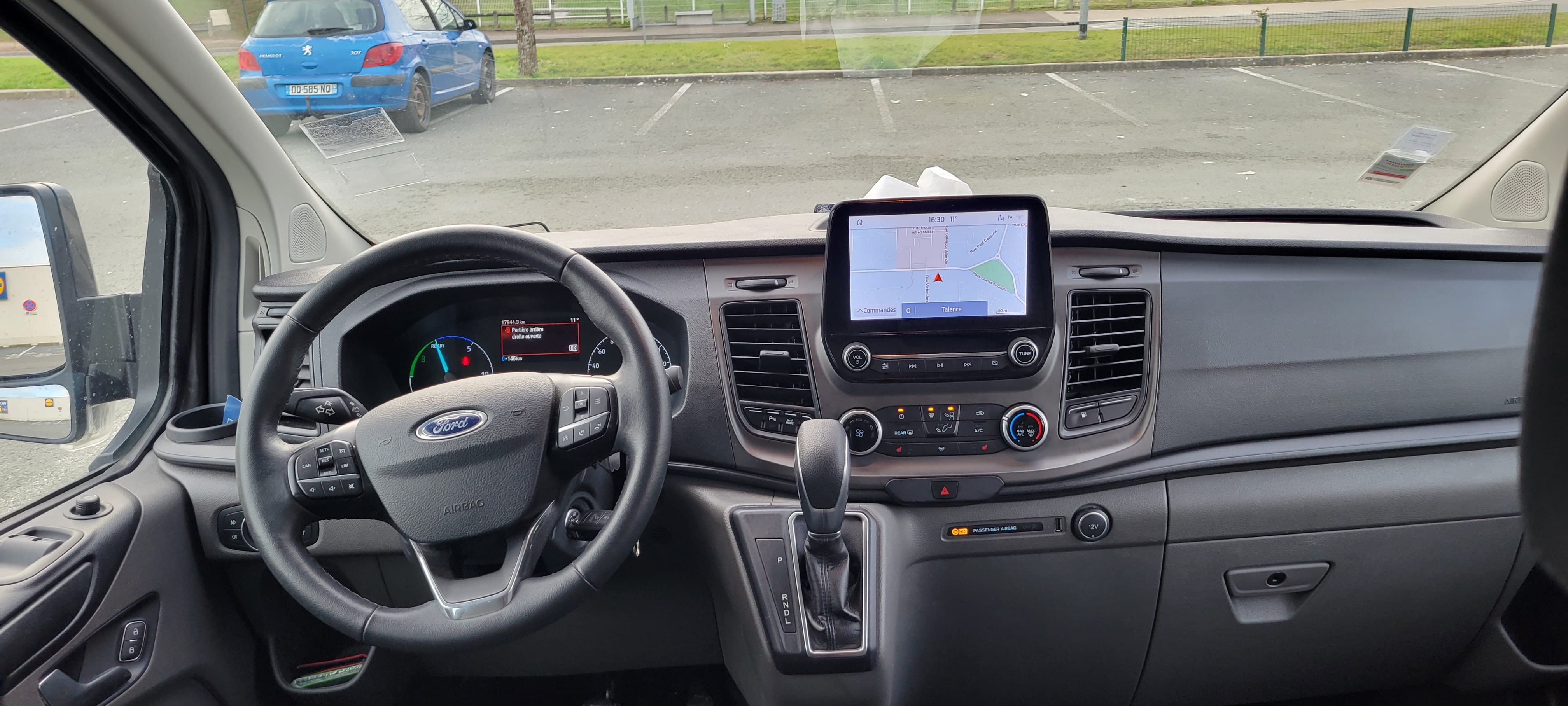 Ford Tourneo Custom avec GPS