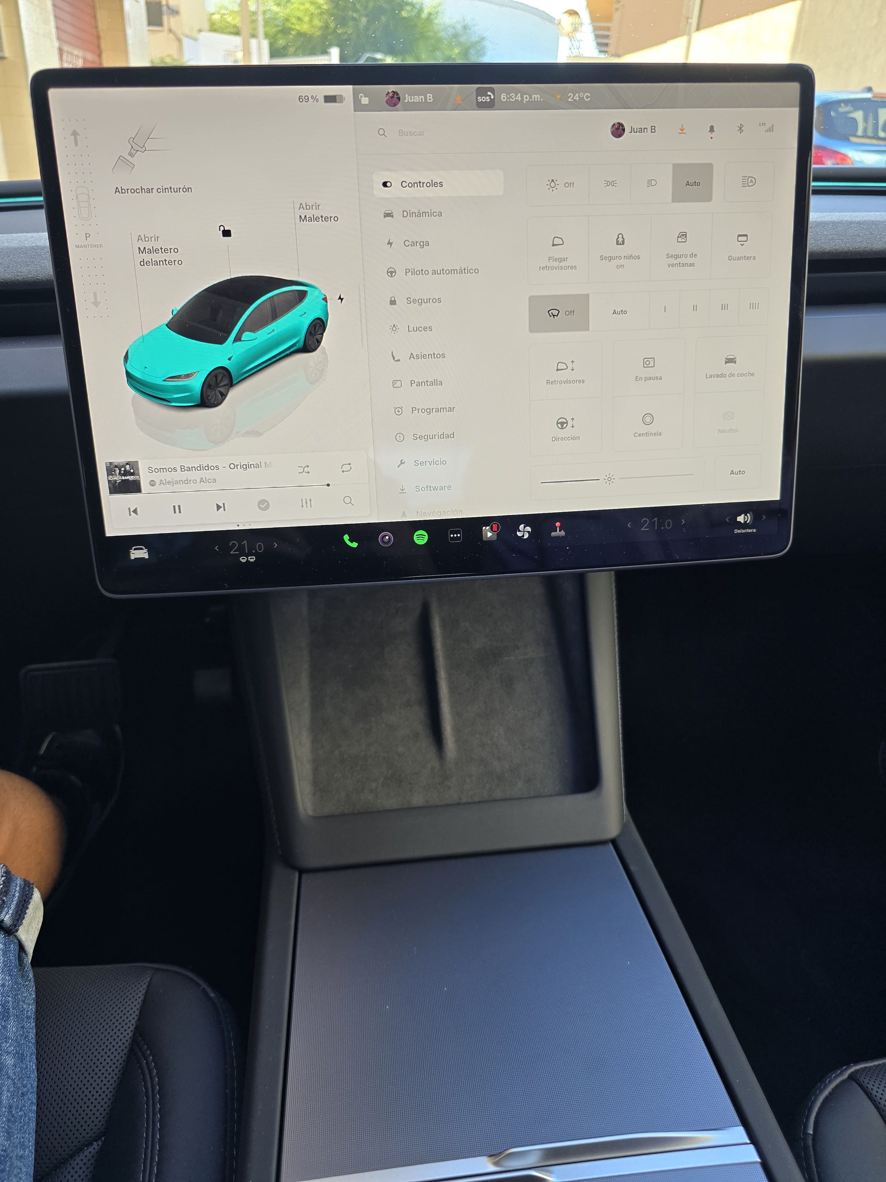 Tesla Model 3 con Apple CarPlay