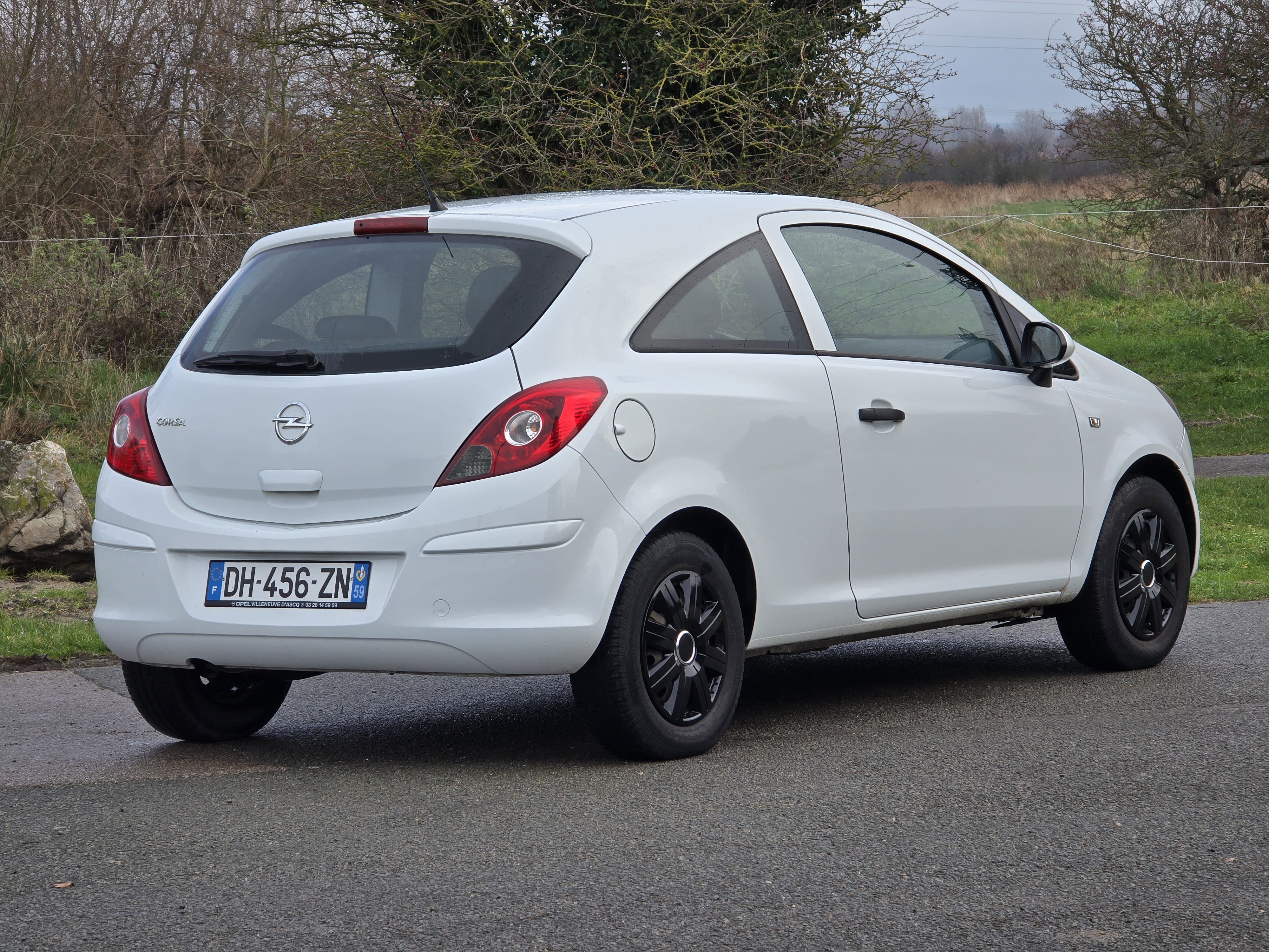 Opel Corsa avec Entrée audio / iPod