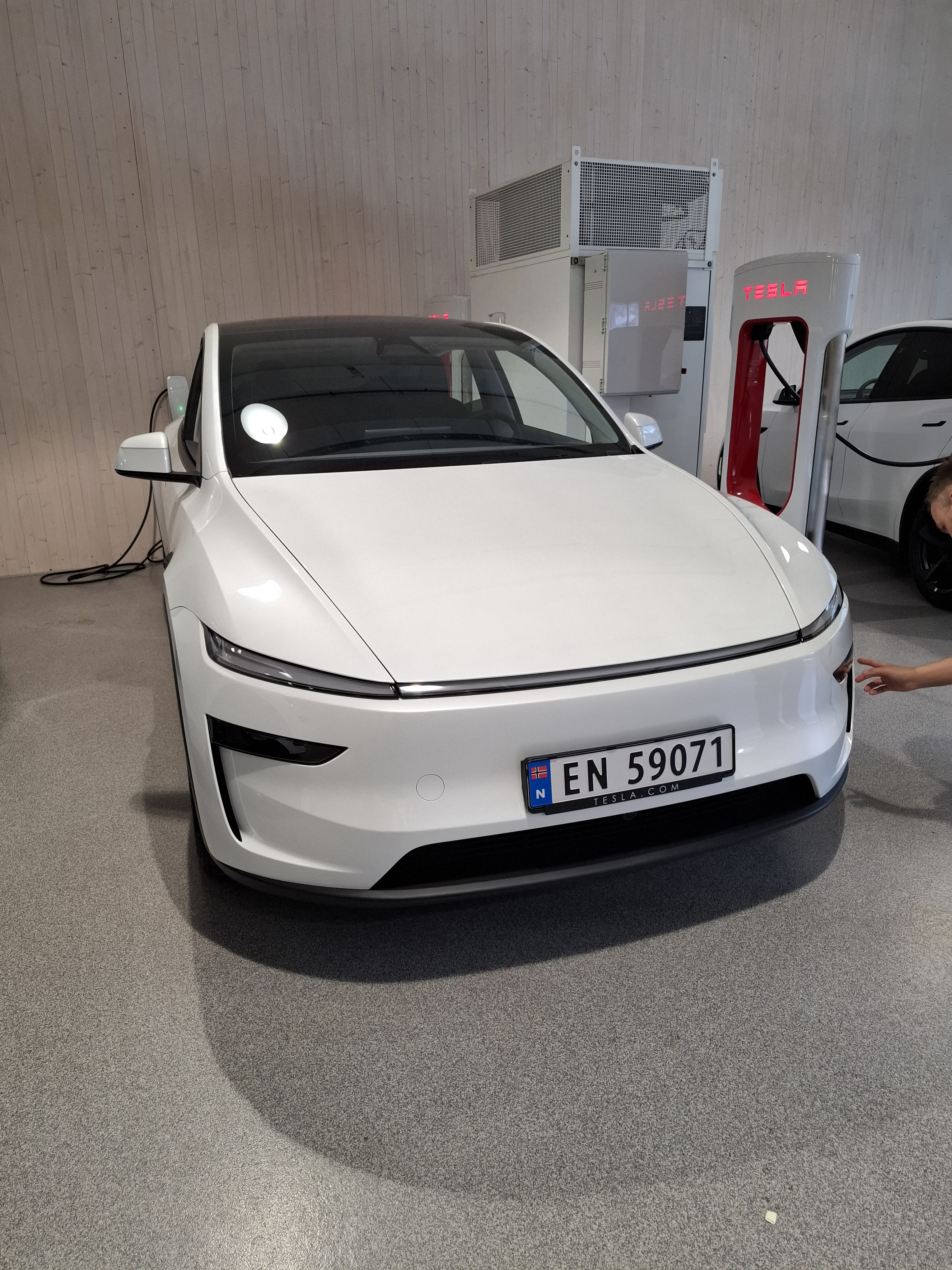 Tesla Model Y Long Range, 2025, Electric, automatic