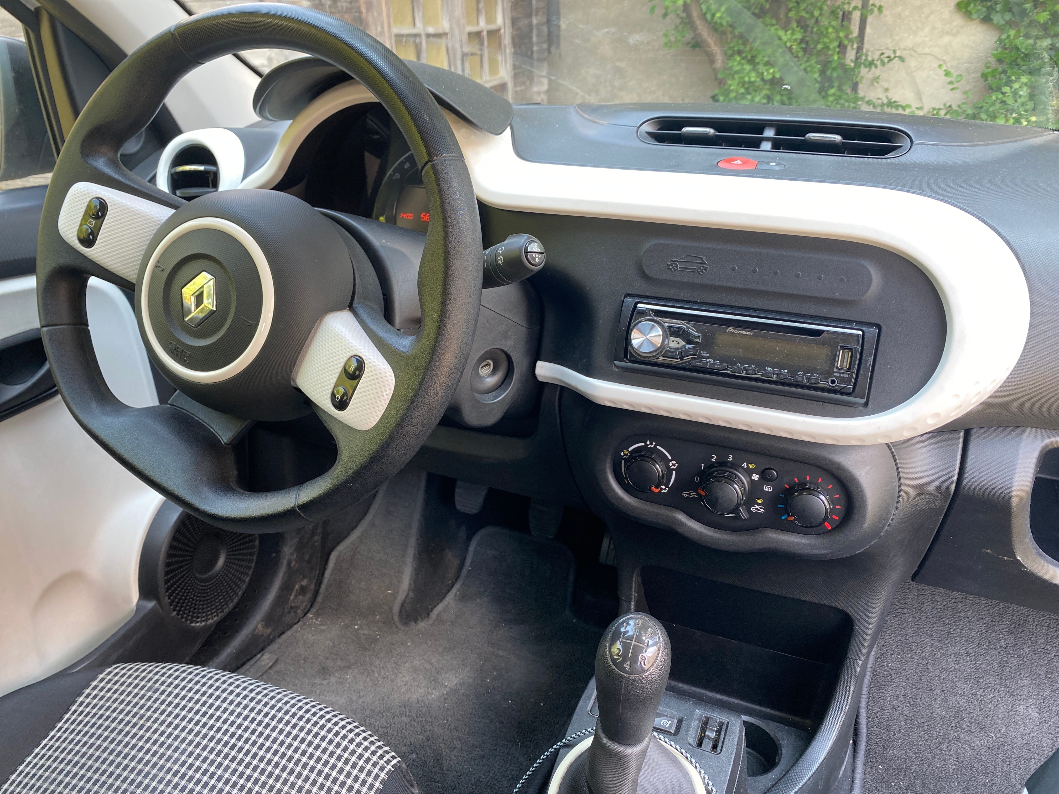 Renault Twingo III avec Entrée audio / iPod