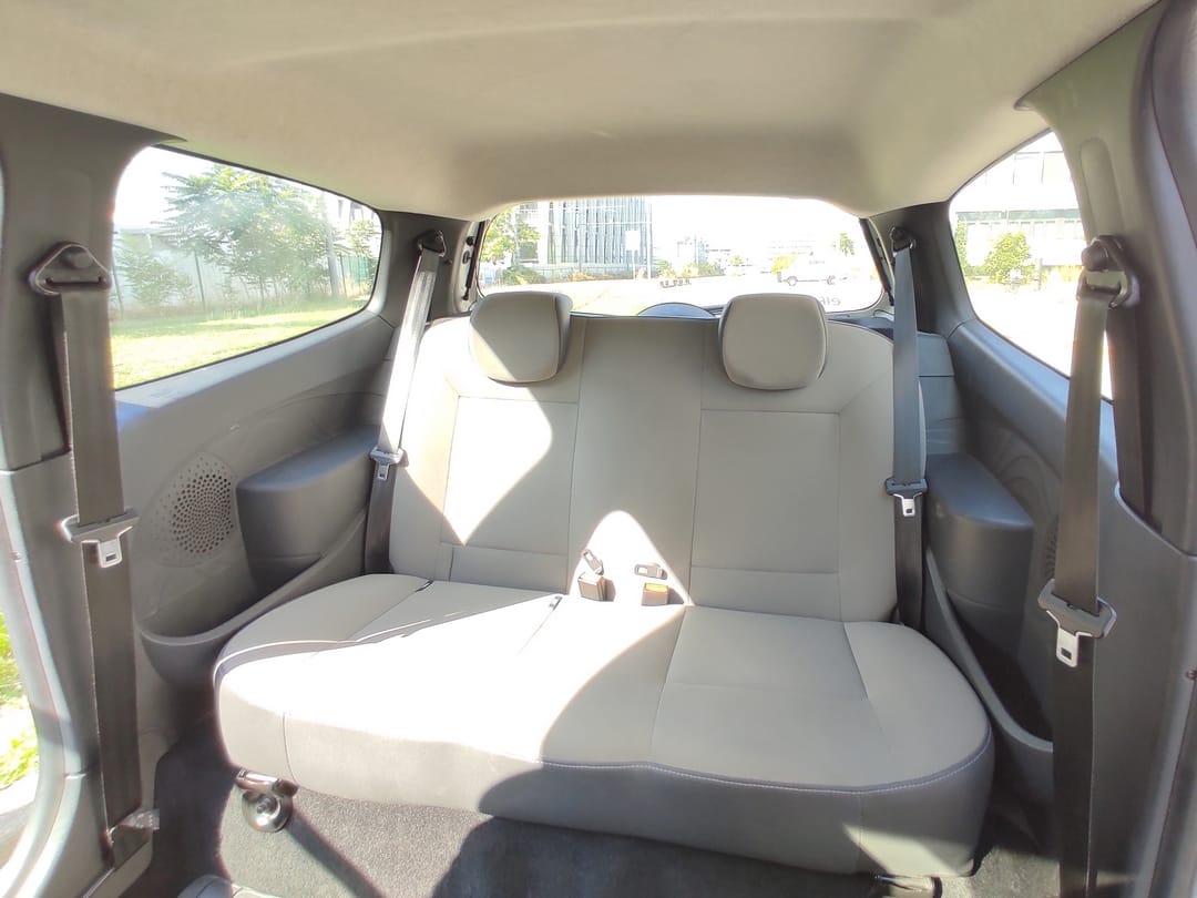 Renault Twingo 2 - Crit'Air 1 with Car radio
