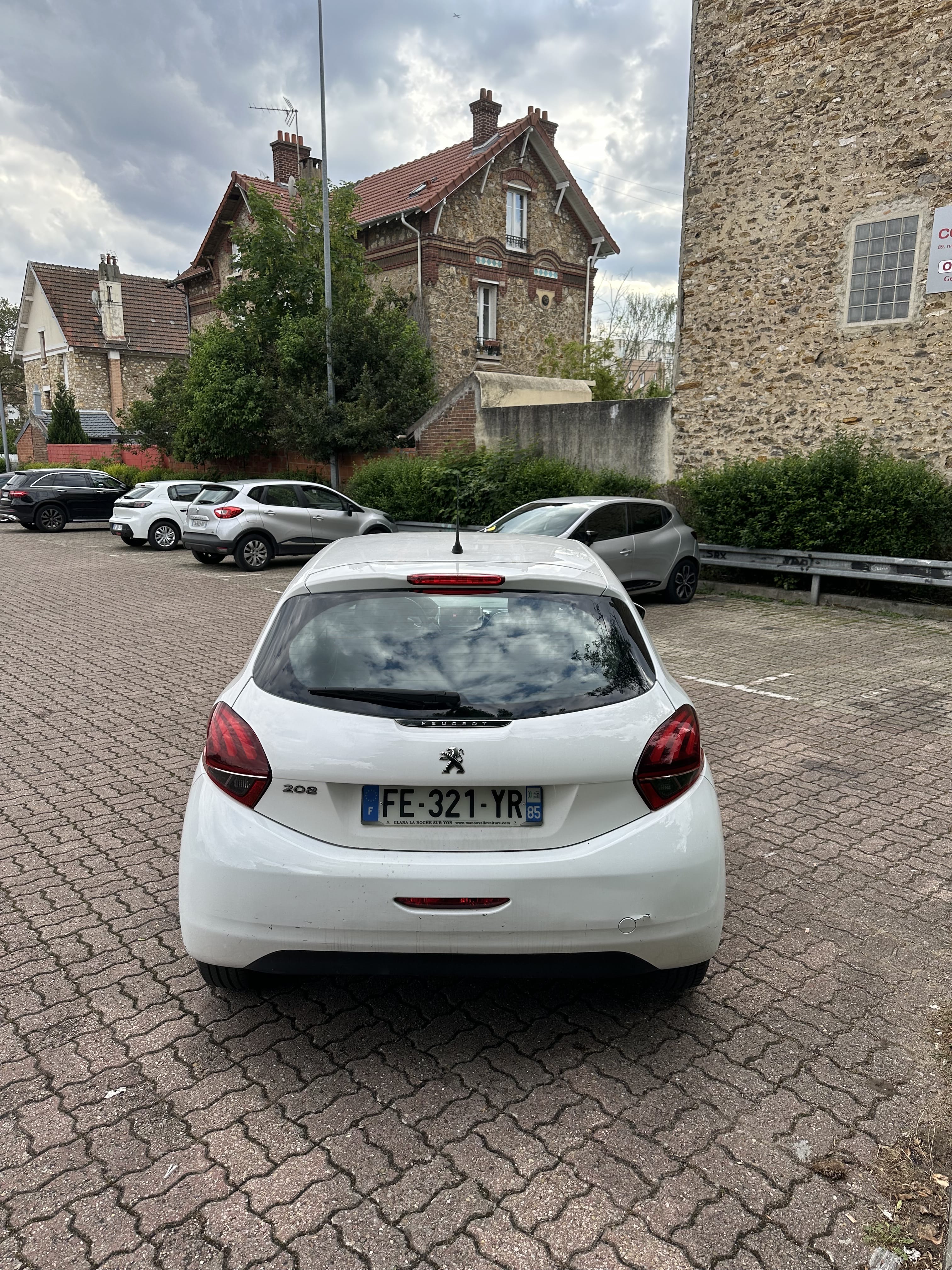 Peugeot 208 avec GPS