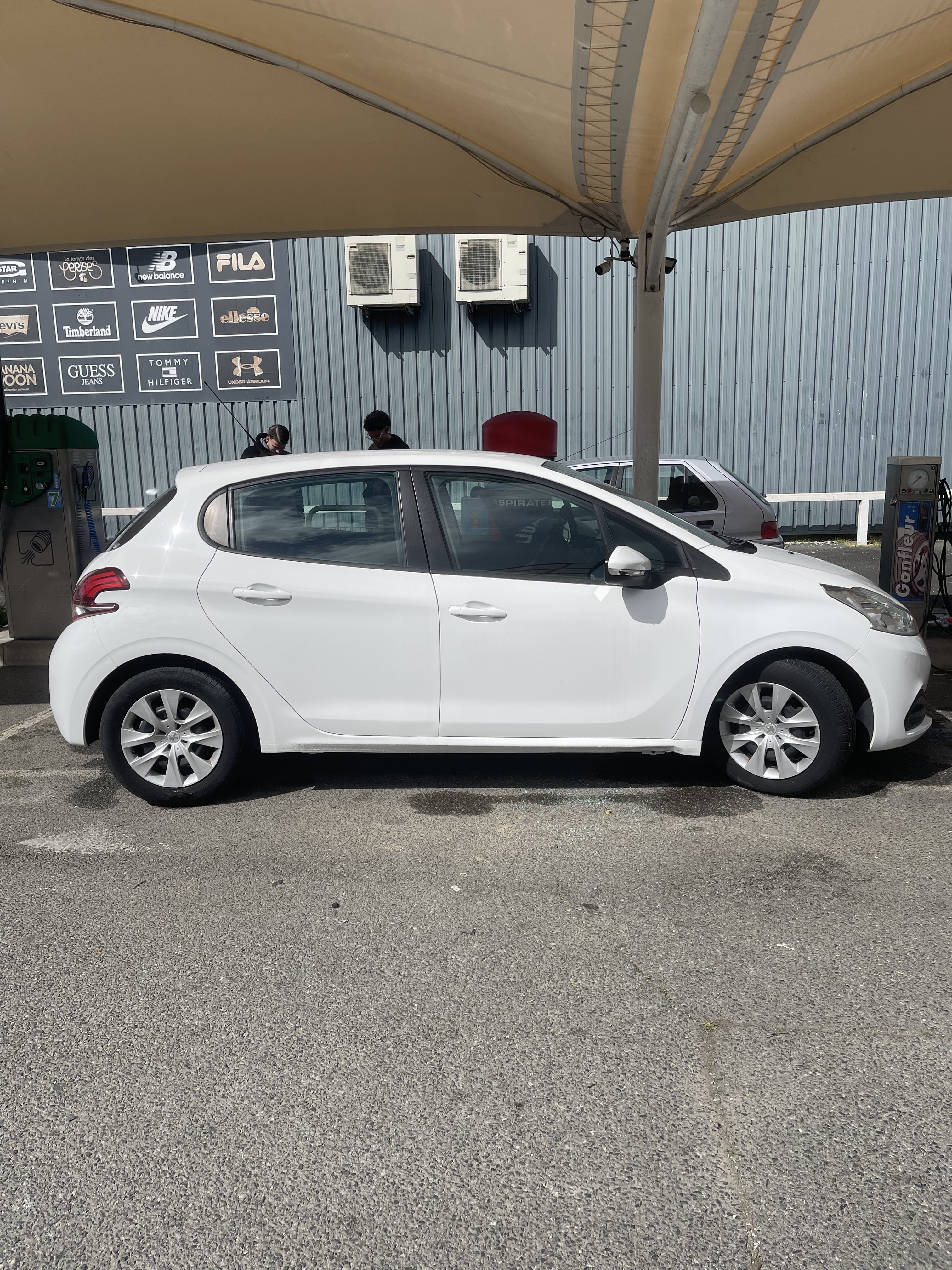 Peugeot 208 avec Climatisation