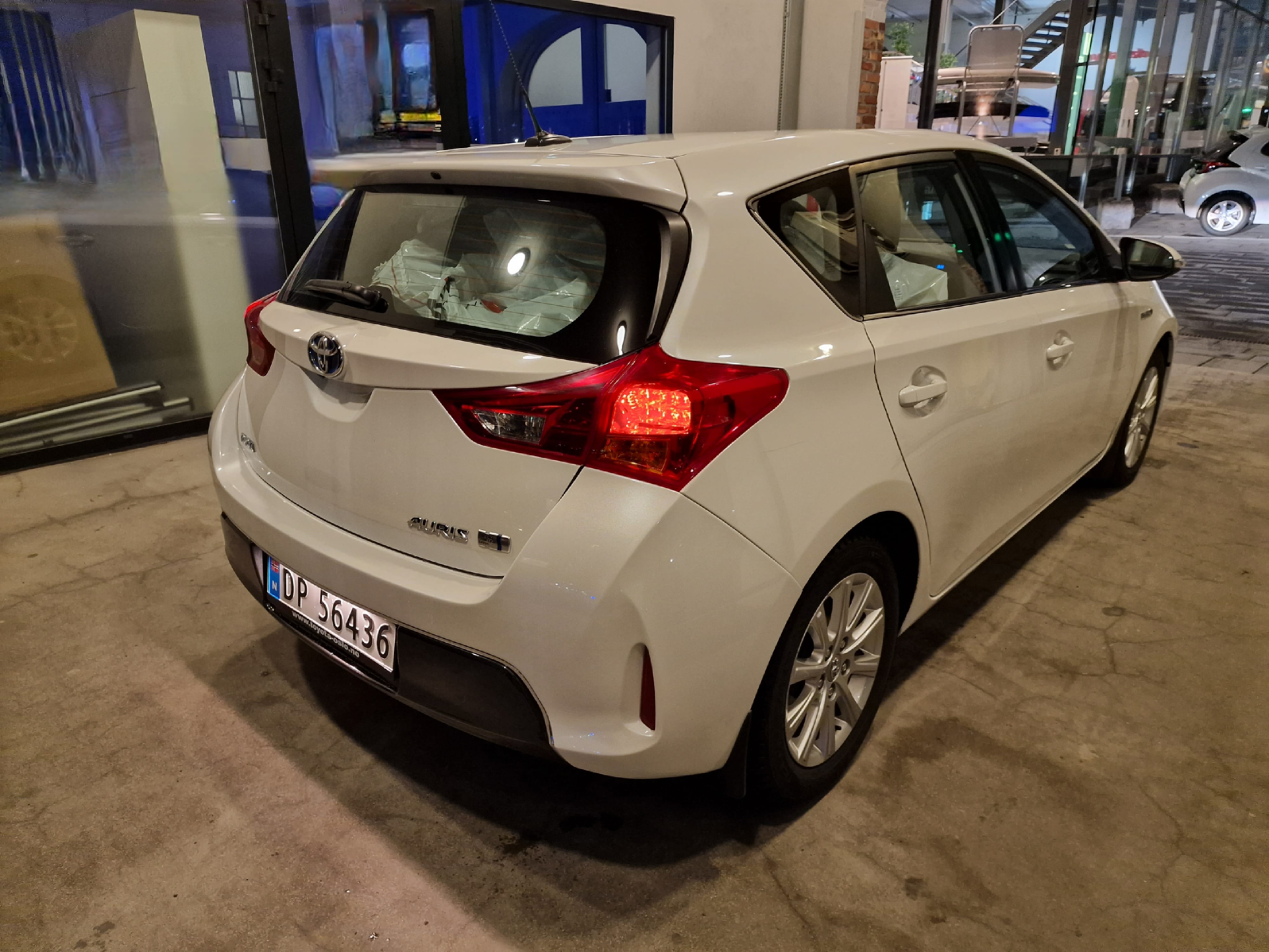 Toyota Auris 1,8 Hybrid, Automat with GPS