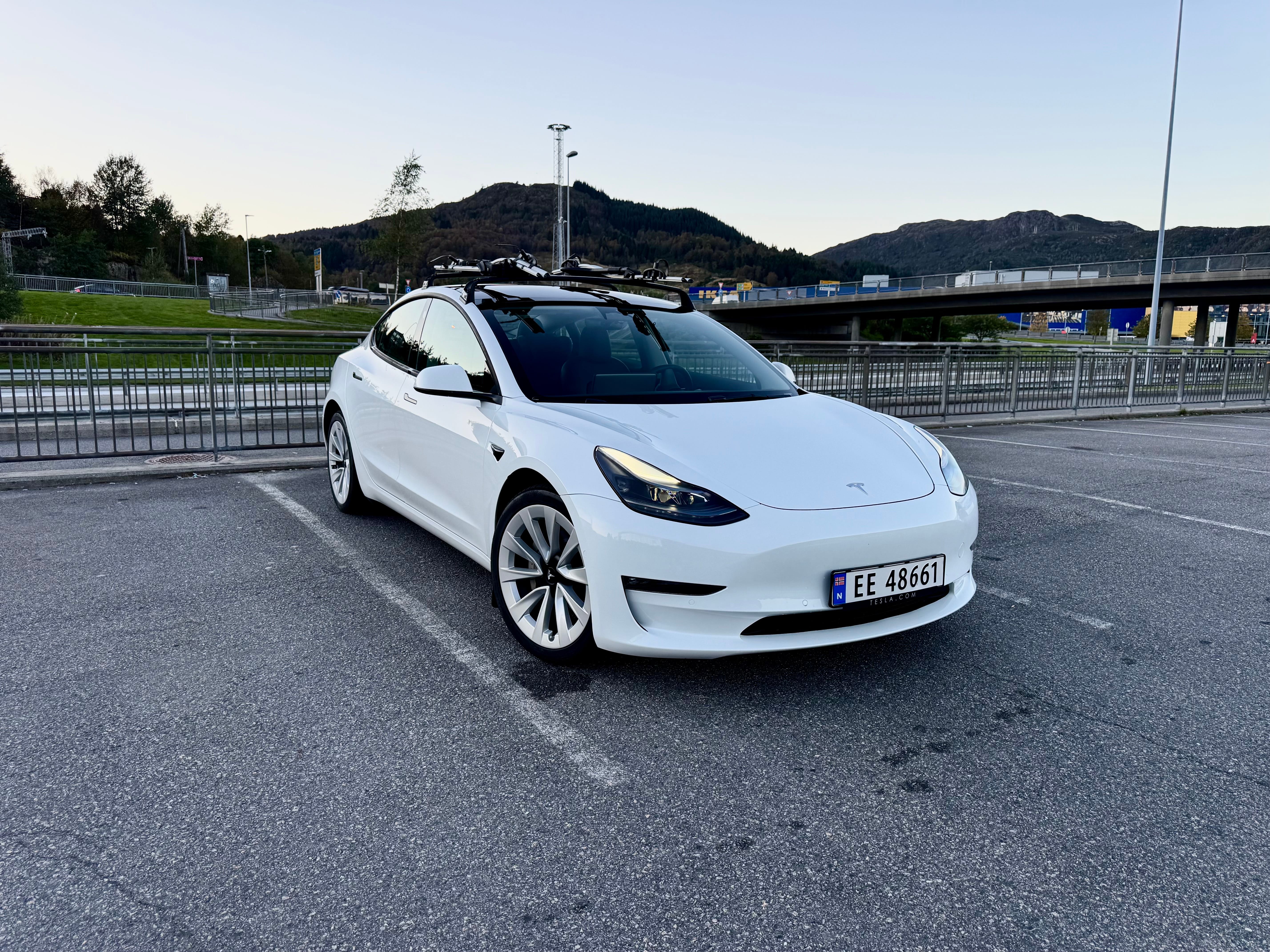 Tesla Model 3 Long Range med Firehjulstrekk