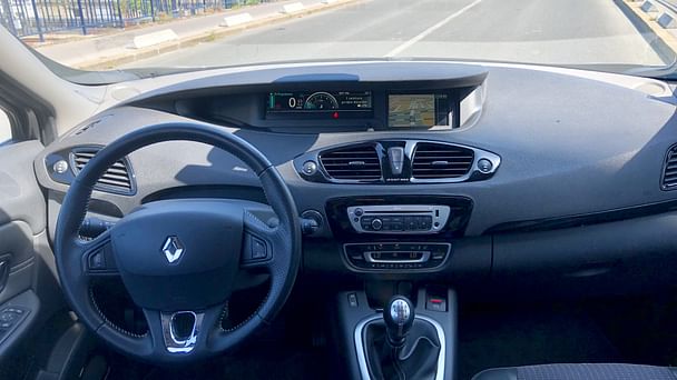 Renault Grand Scenic Accès exclusif dans la Gare de Bordeaux - Louez le Grand Scénic 7 Places – Spacieux avec GPS