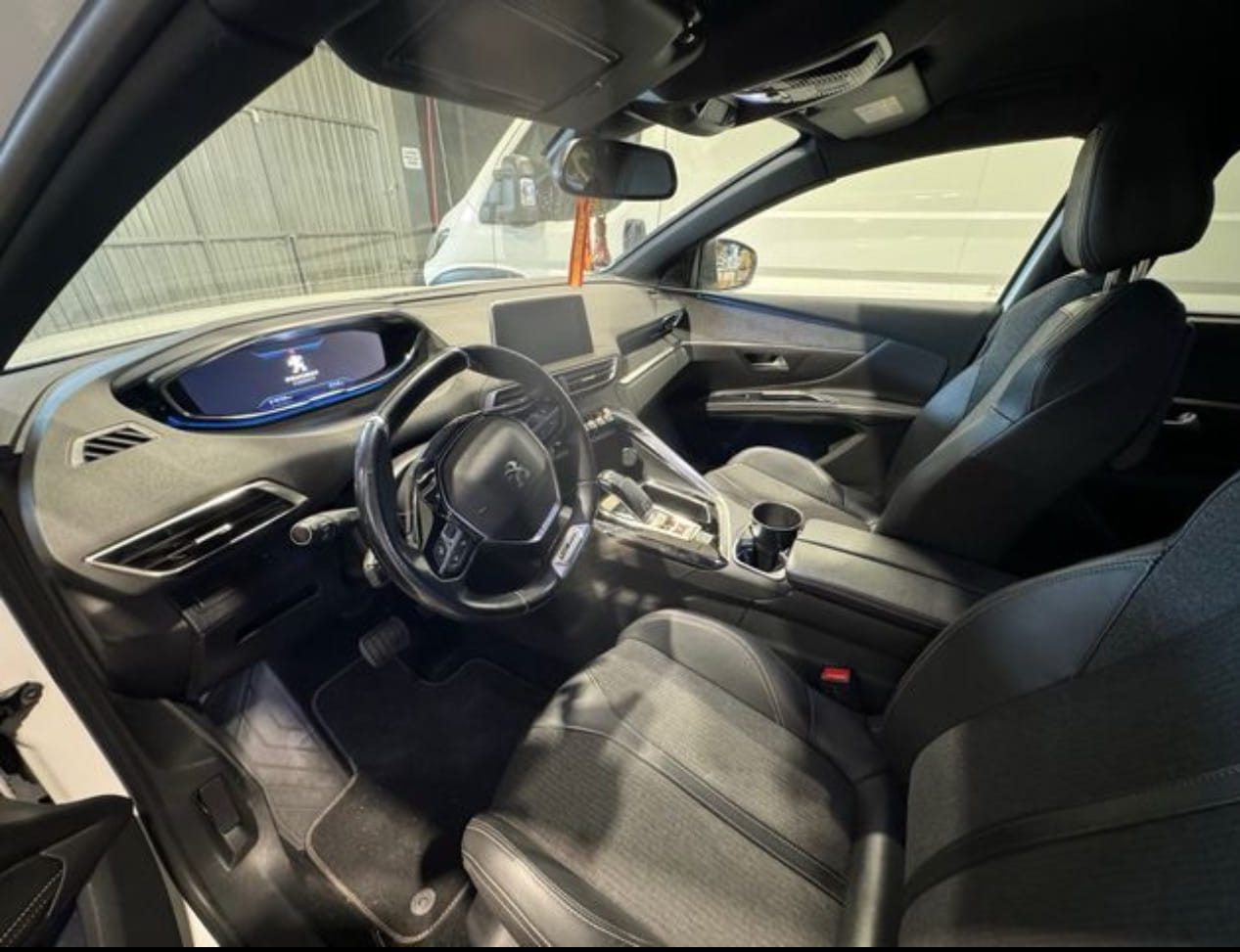 Peugeot 5008 with Cruise control