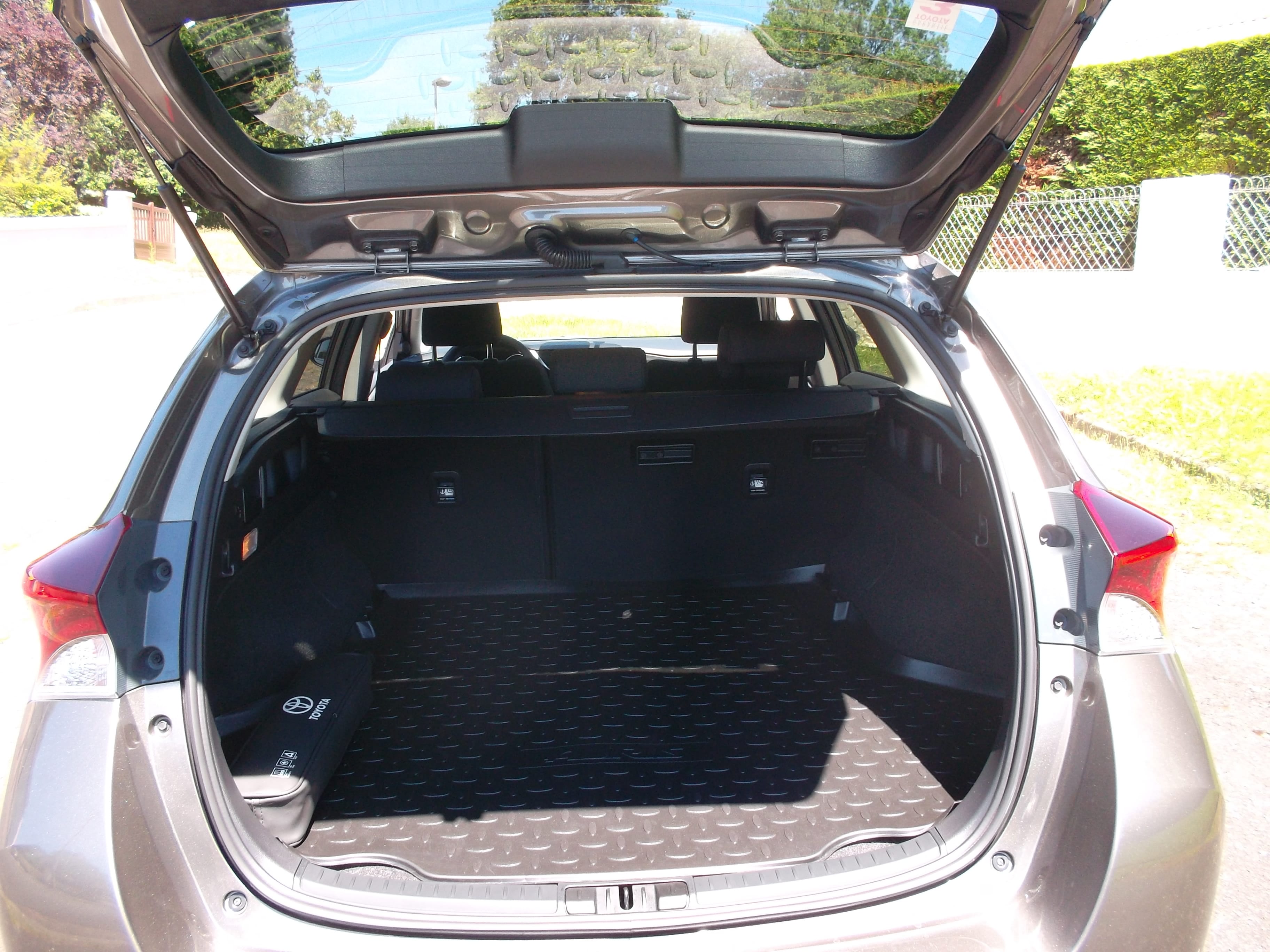 Toyota Auris Break (elect-ess)hybrid avec Siège bébé