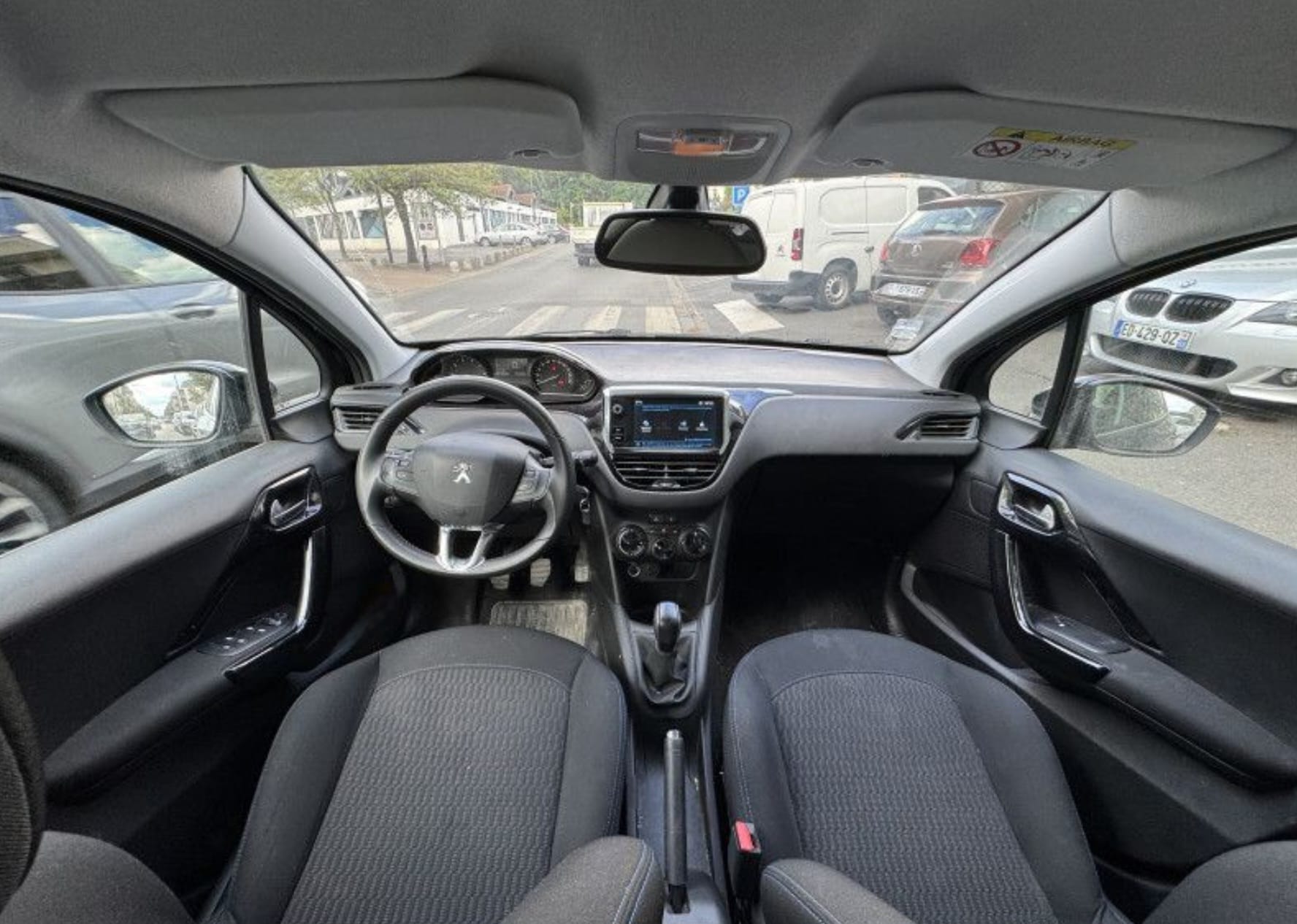Peugeot 208 1.2 essence avec Régulateur de vitesse