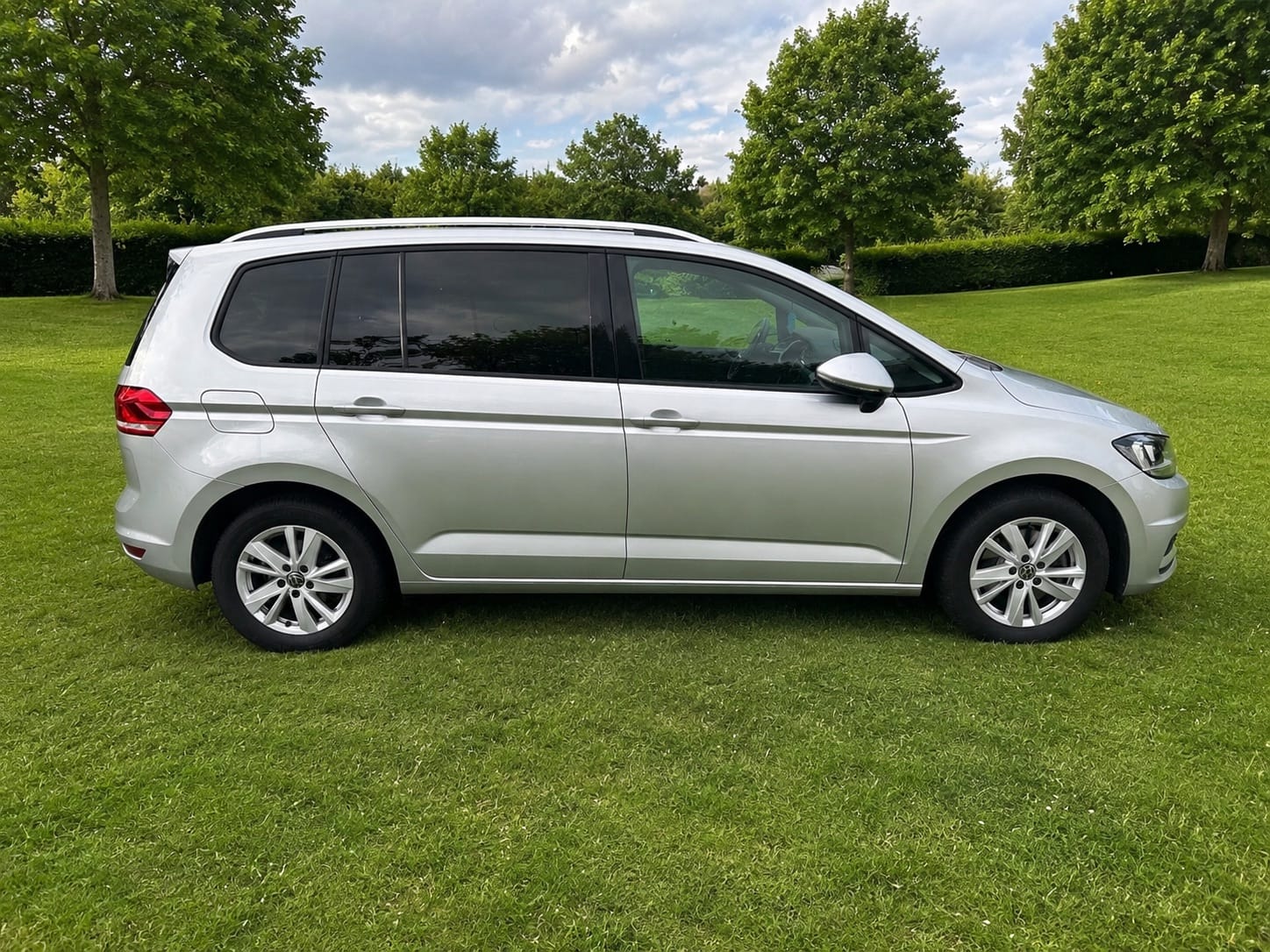 Volkswagen Touran with Air conditioning