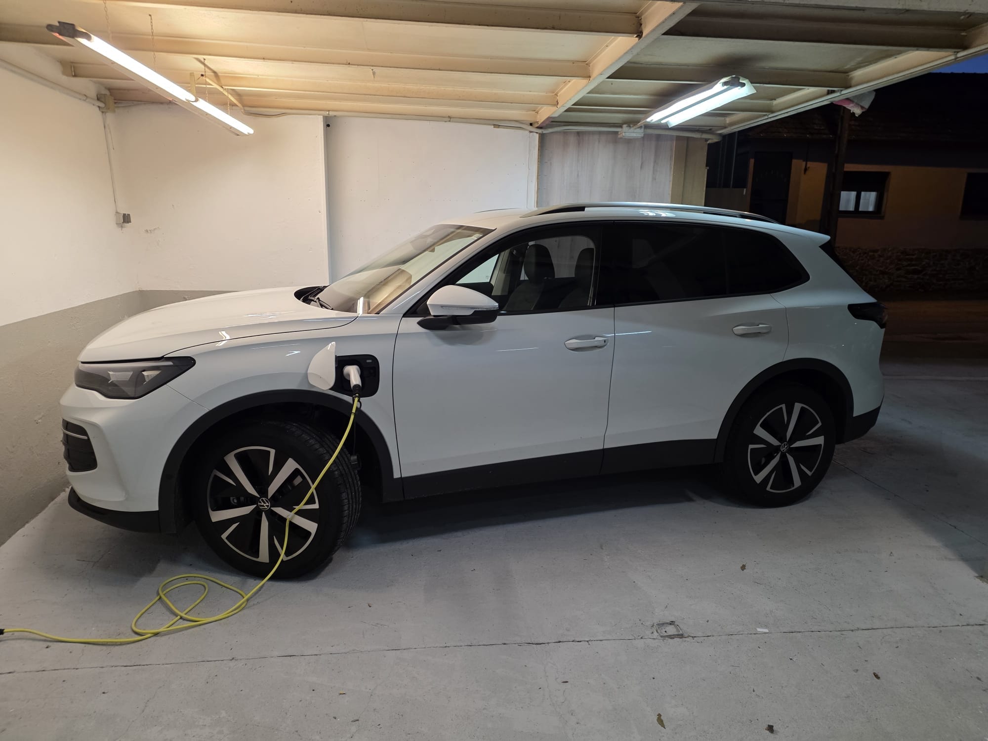 Volkswagen Tiguan, 2025, Gasolina 95 / Eléctrico (híbrido), Automático