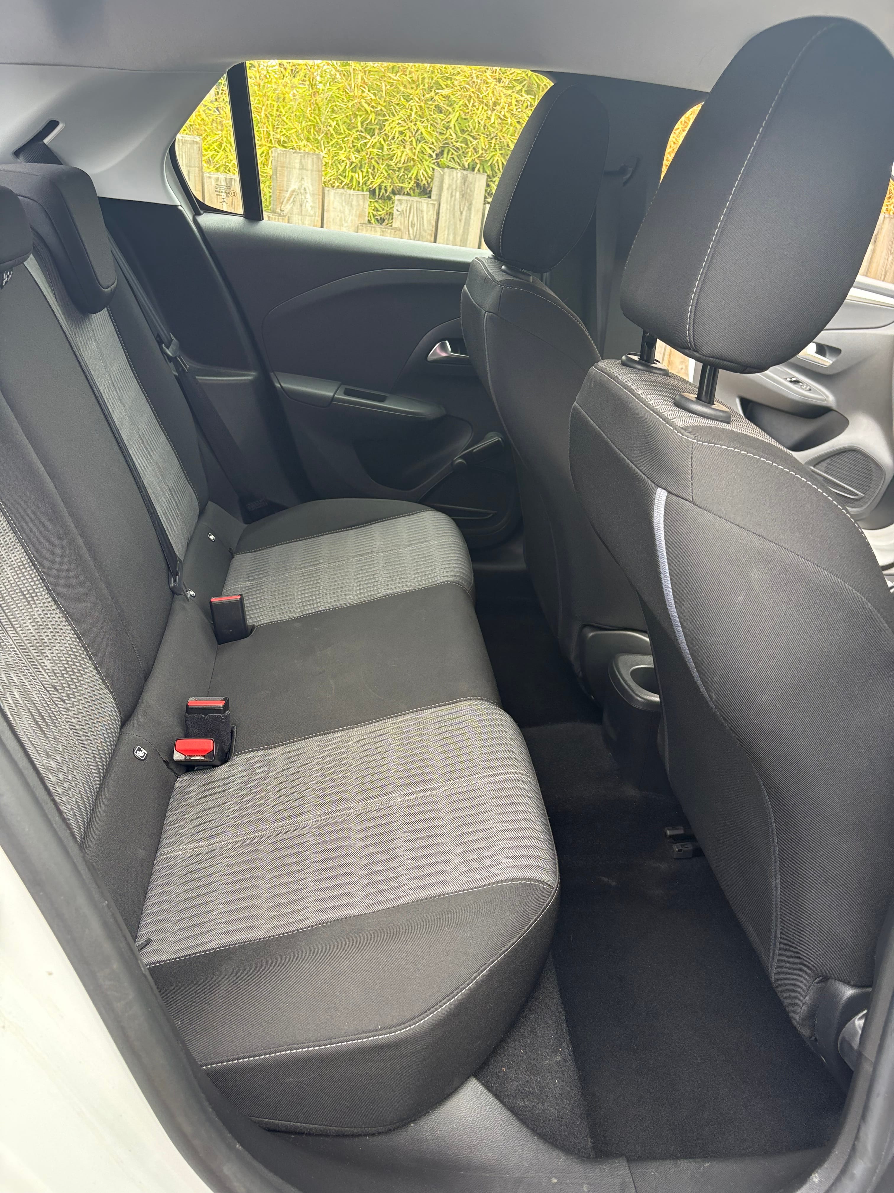 Opel Corsa avec Autoradio