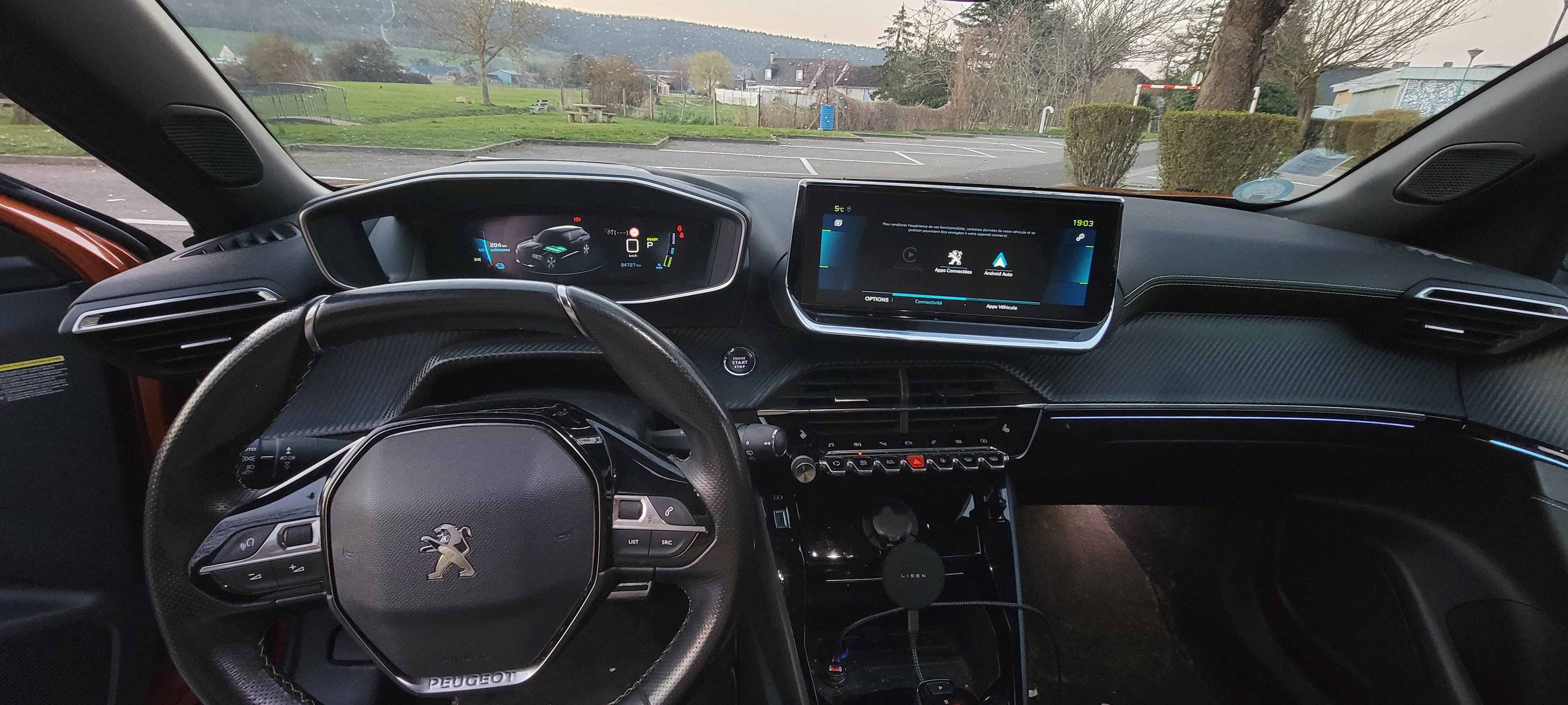 Peugeot e-2008 GT avec Coffre de toit