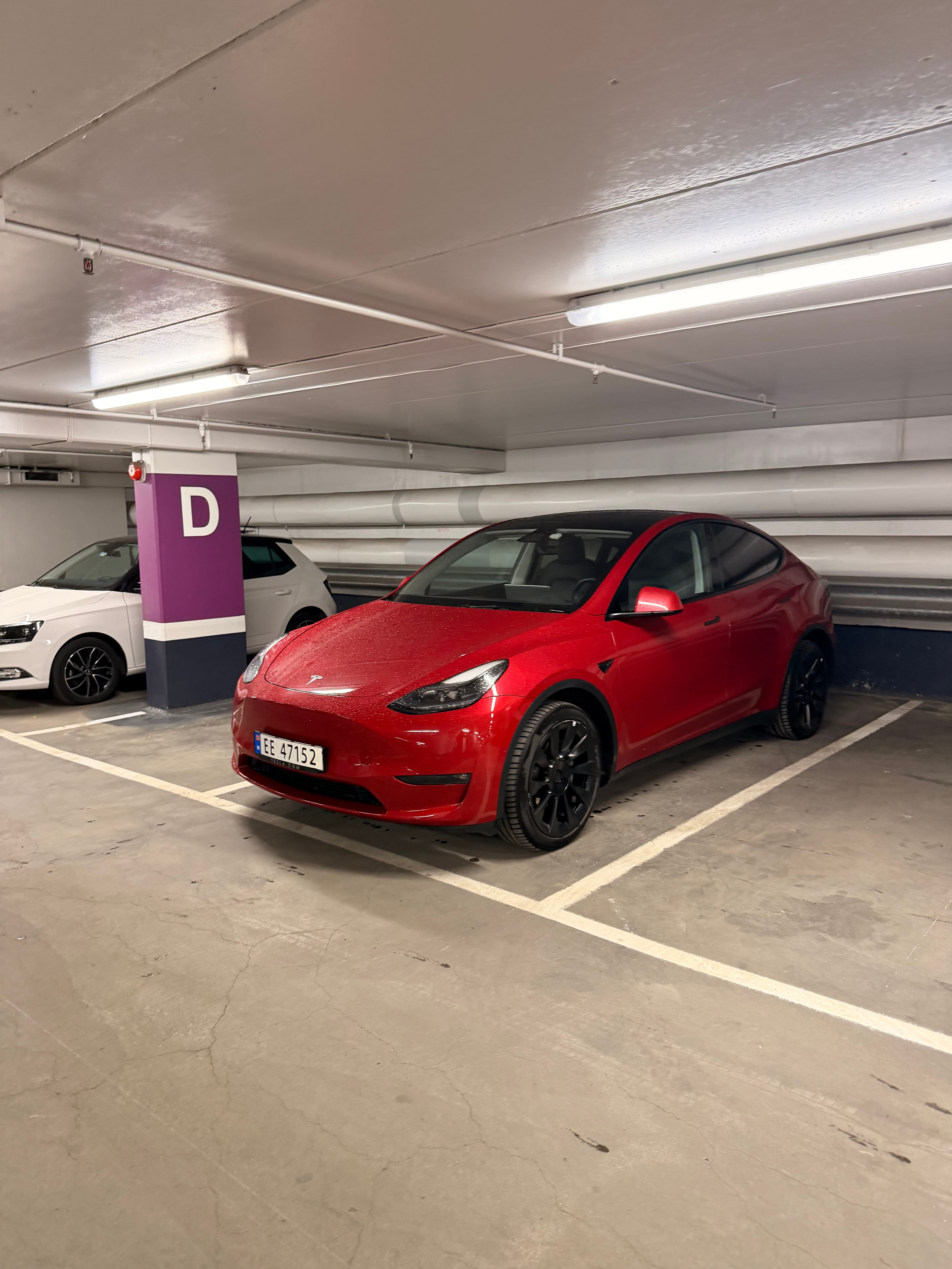 Tesla Model Y Long Range med Bluetooth audio