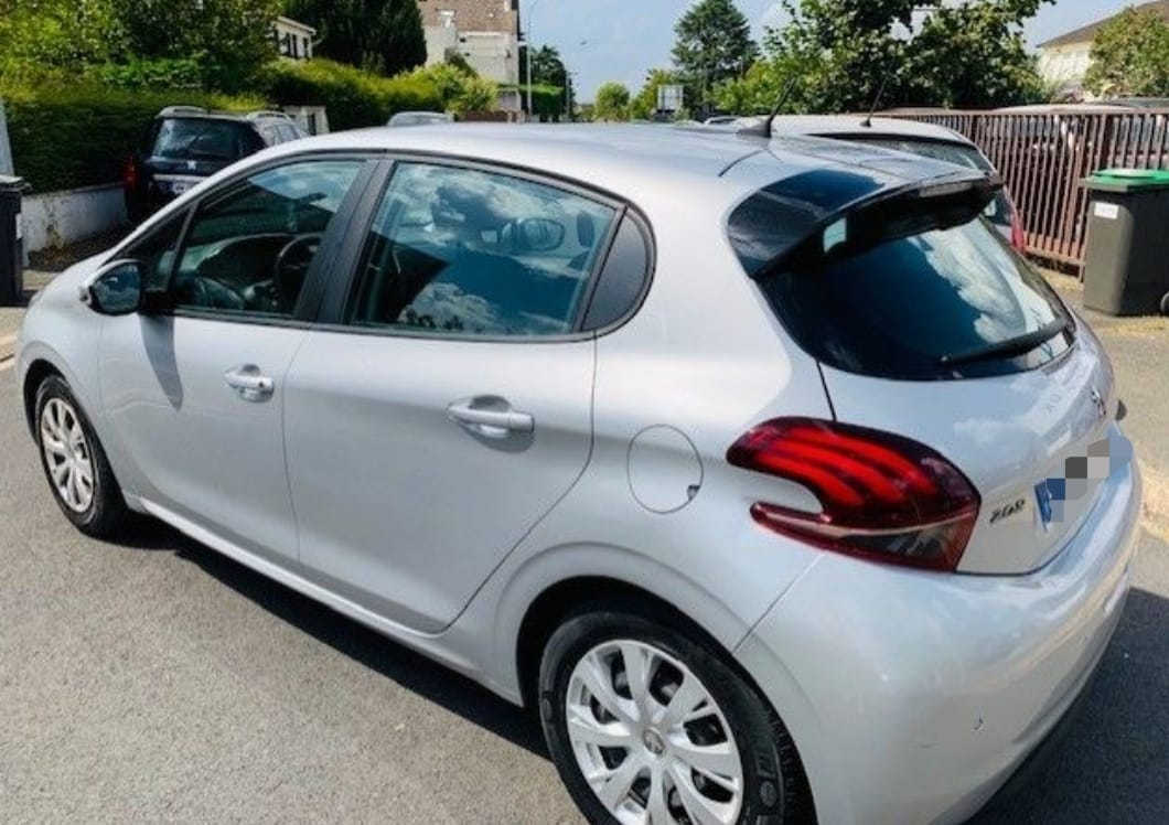 Peugeot 208 GRIS METAL 2017 // 1.6 BLUEHDI GPS/S&S-CLIM-RADAR DE RECUL avec Climatisation