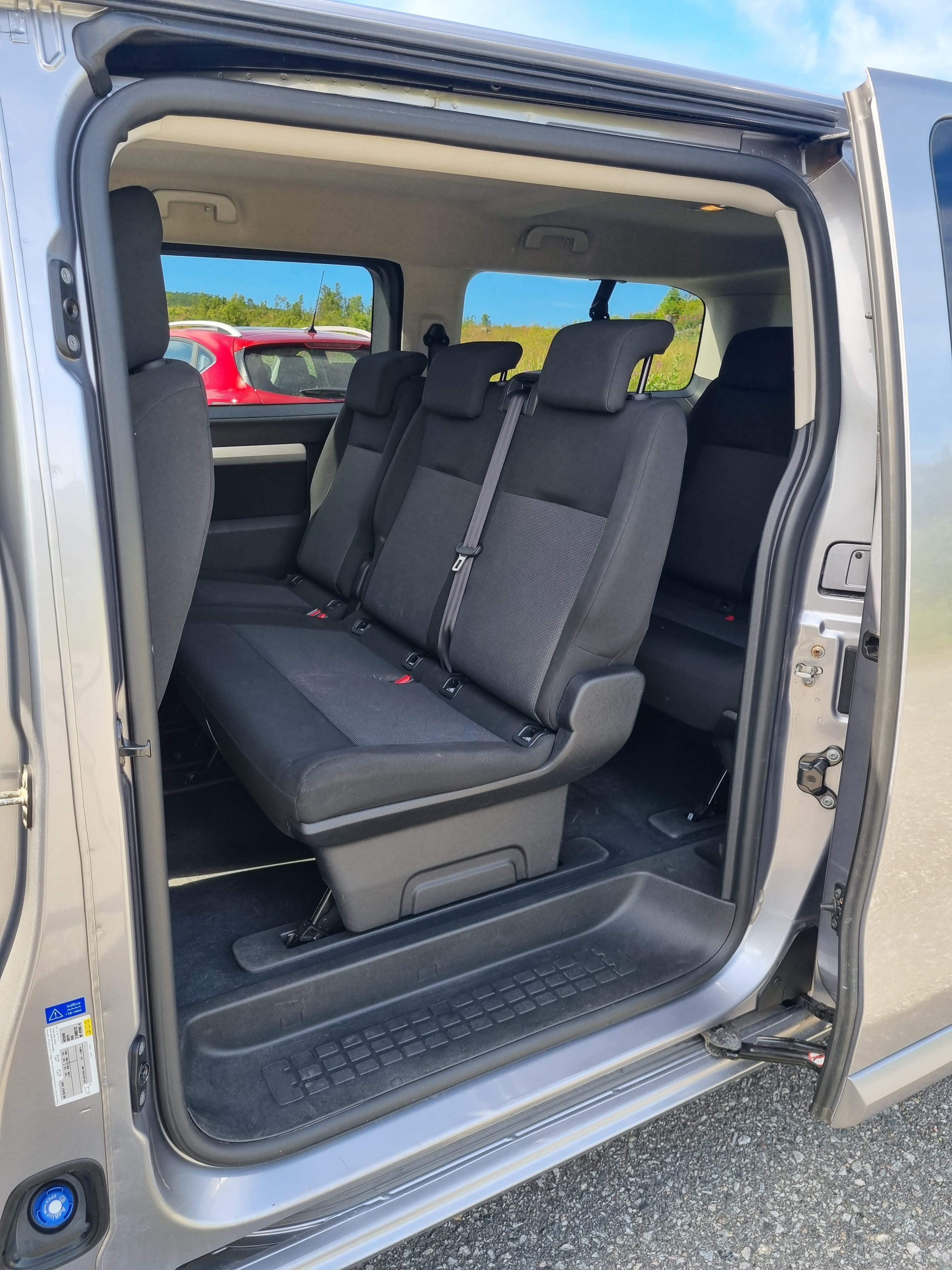 Peugeot Traveller Business med Bluetooth audio