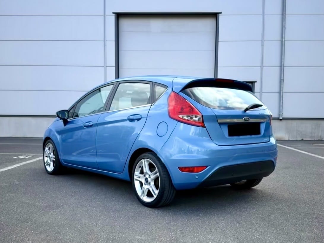 Ford Fiesta mit Kindersitz