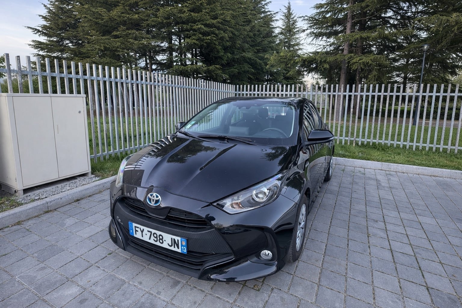 Toyota Yaris Hybride, 2021, Essence 95 / Électrique (hybride), automatique