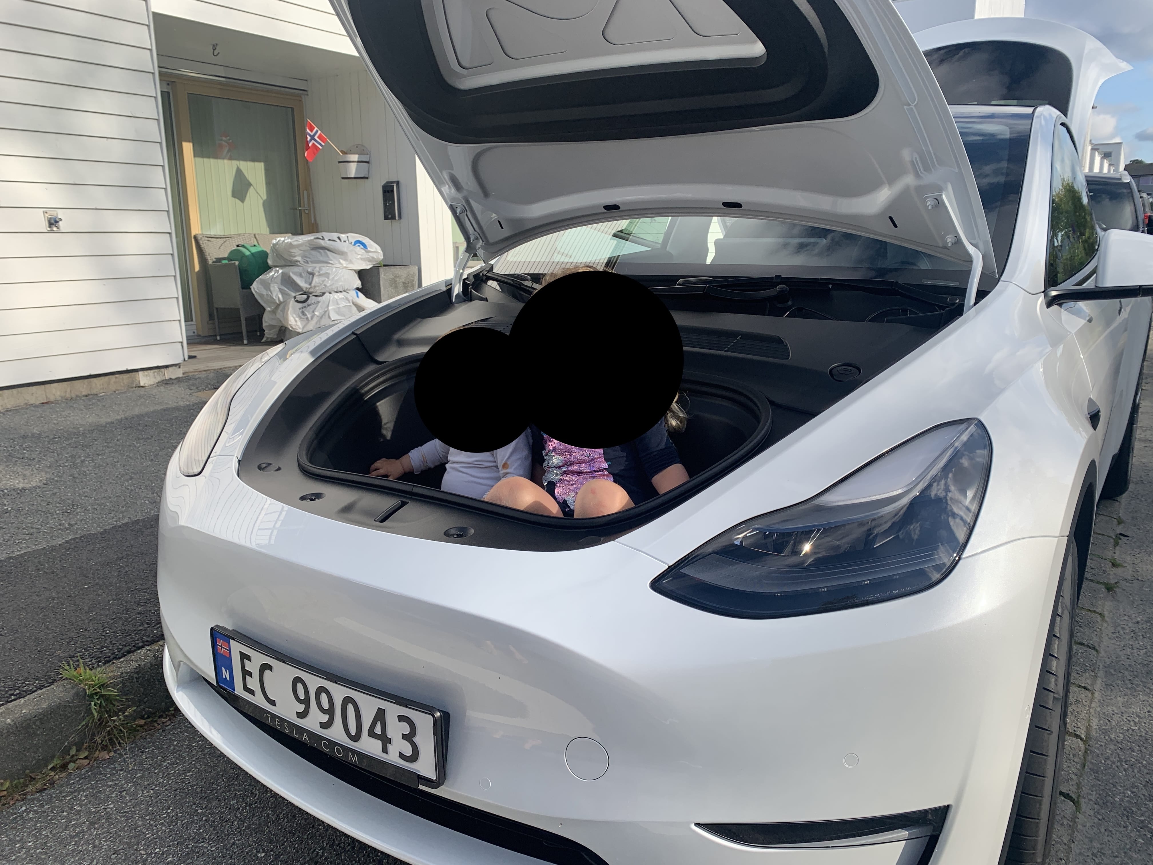 Tesla Model Y med Aircondition
