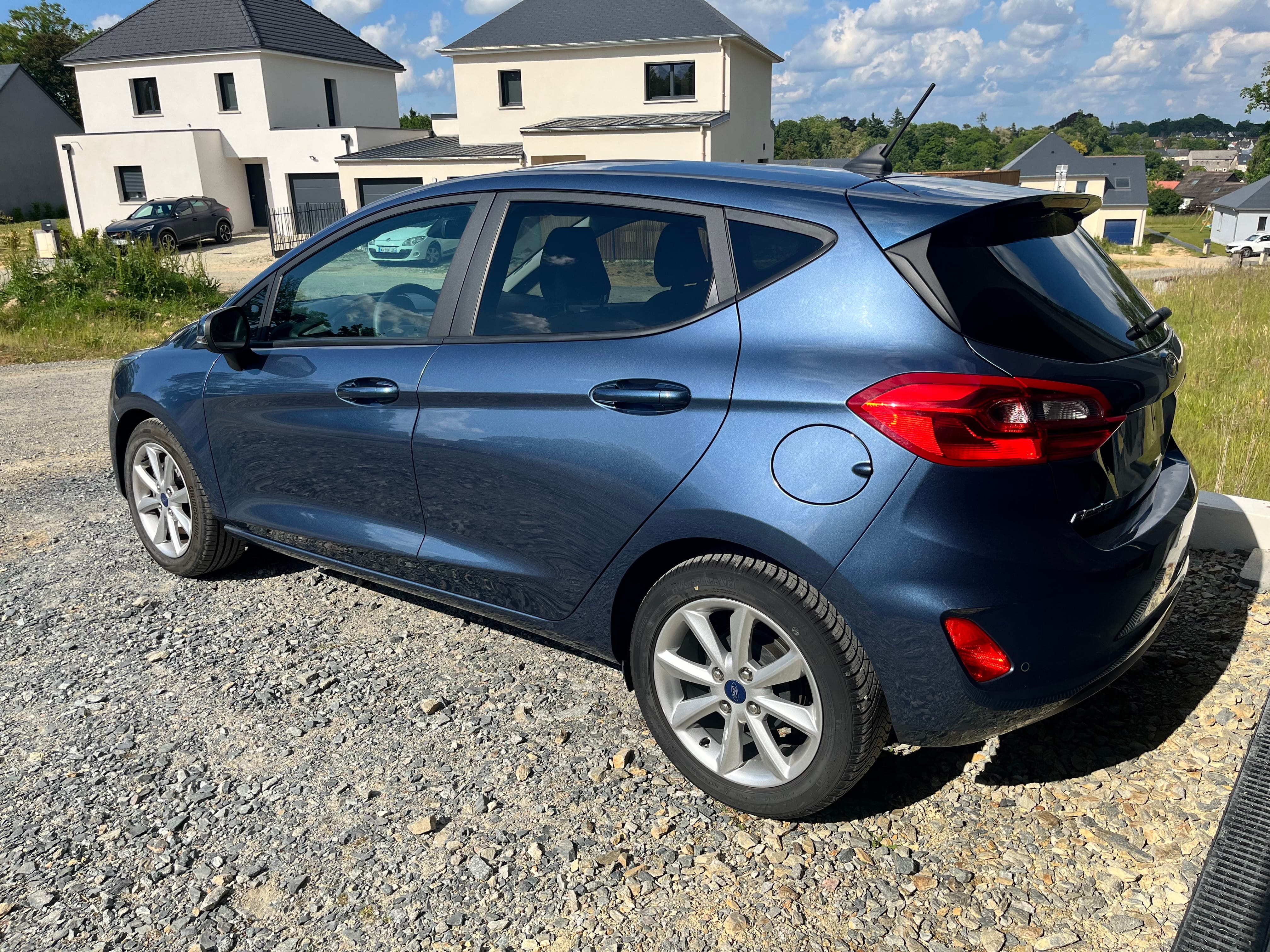 Ford Fiesta avec Climatisation