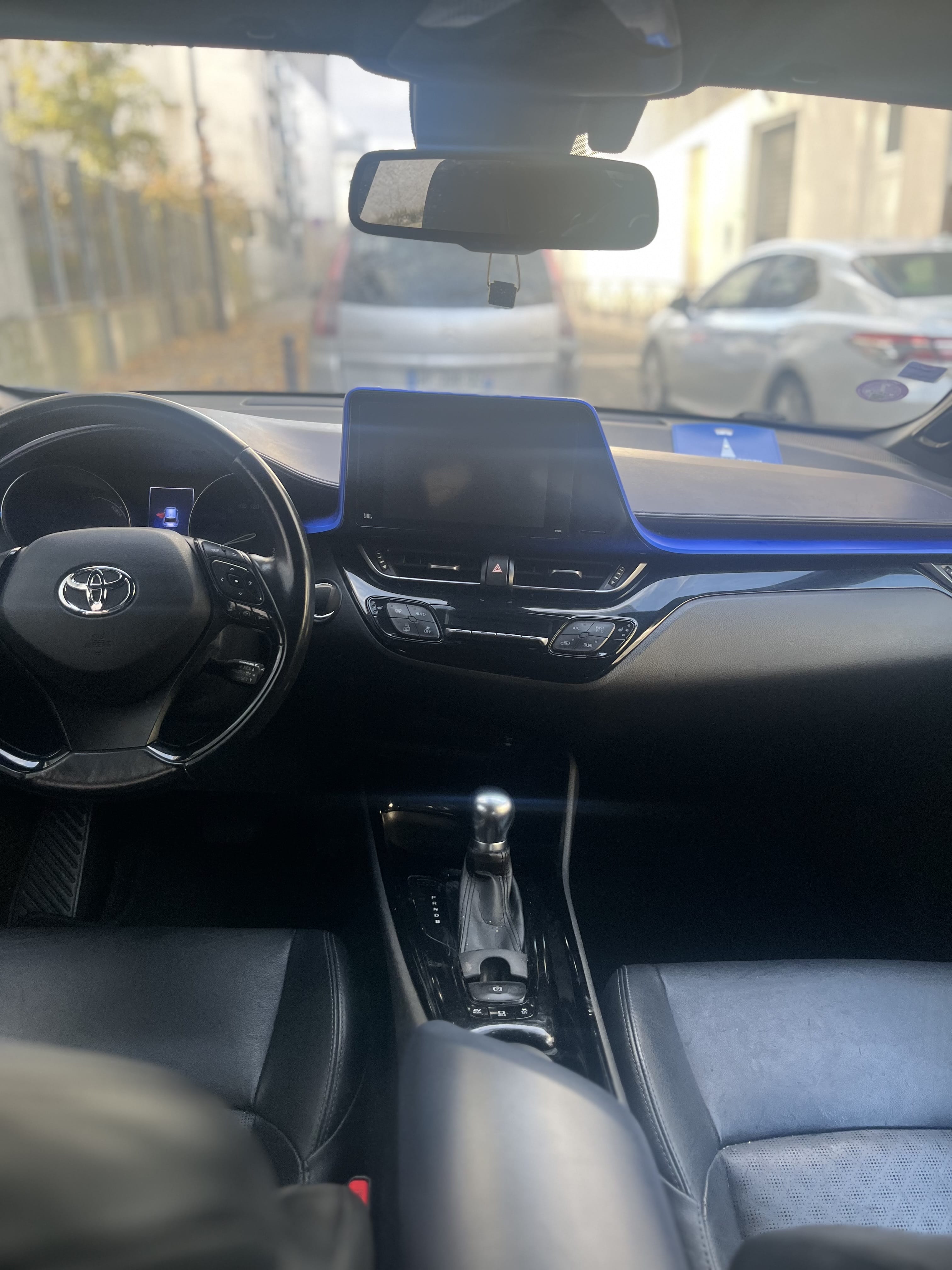 Toyota C-HR Hybrid avec GPS
