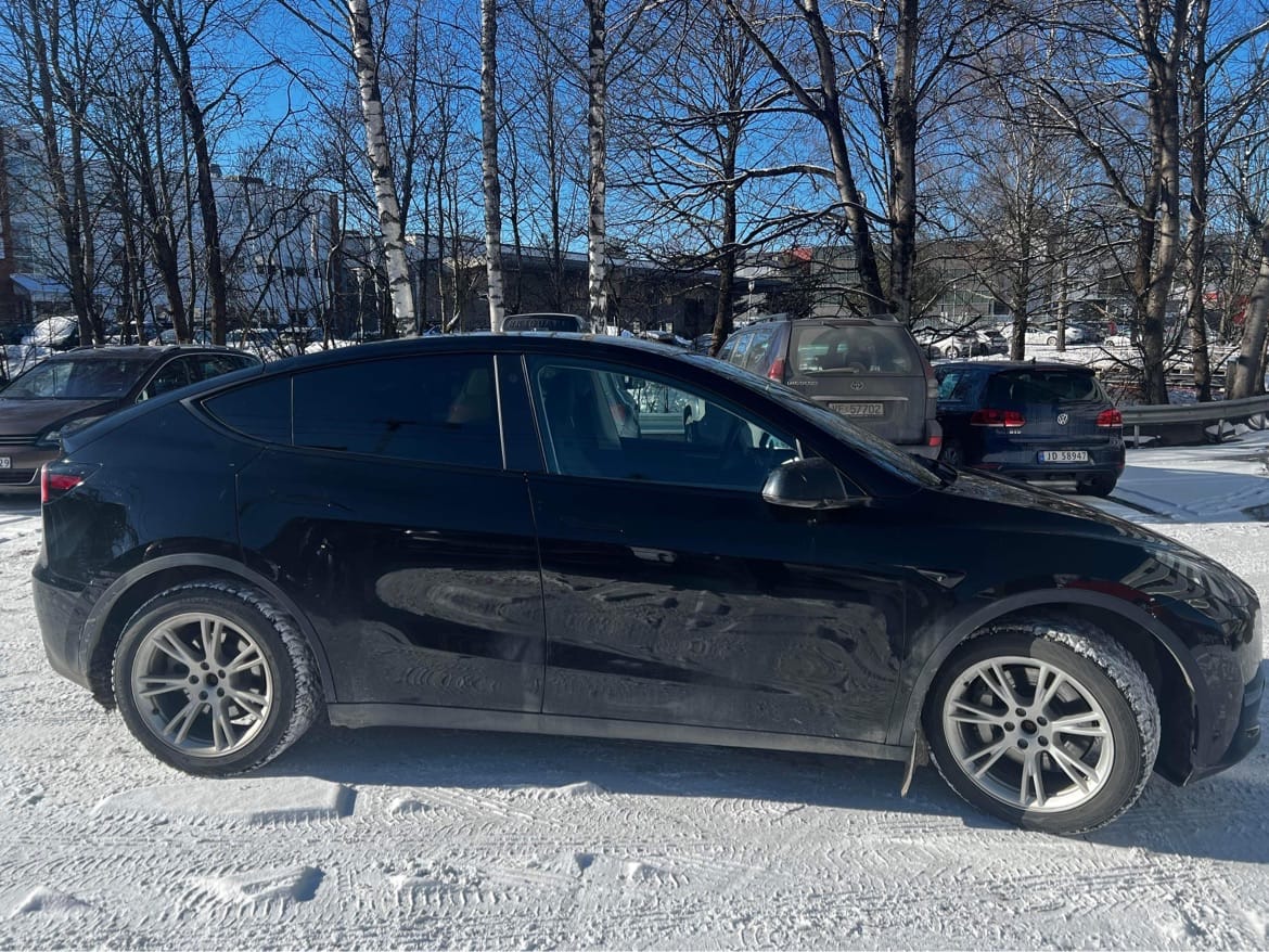 Tesla Model Y med Aircondition