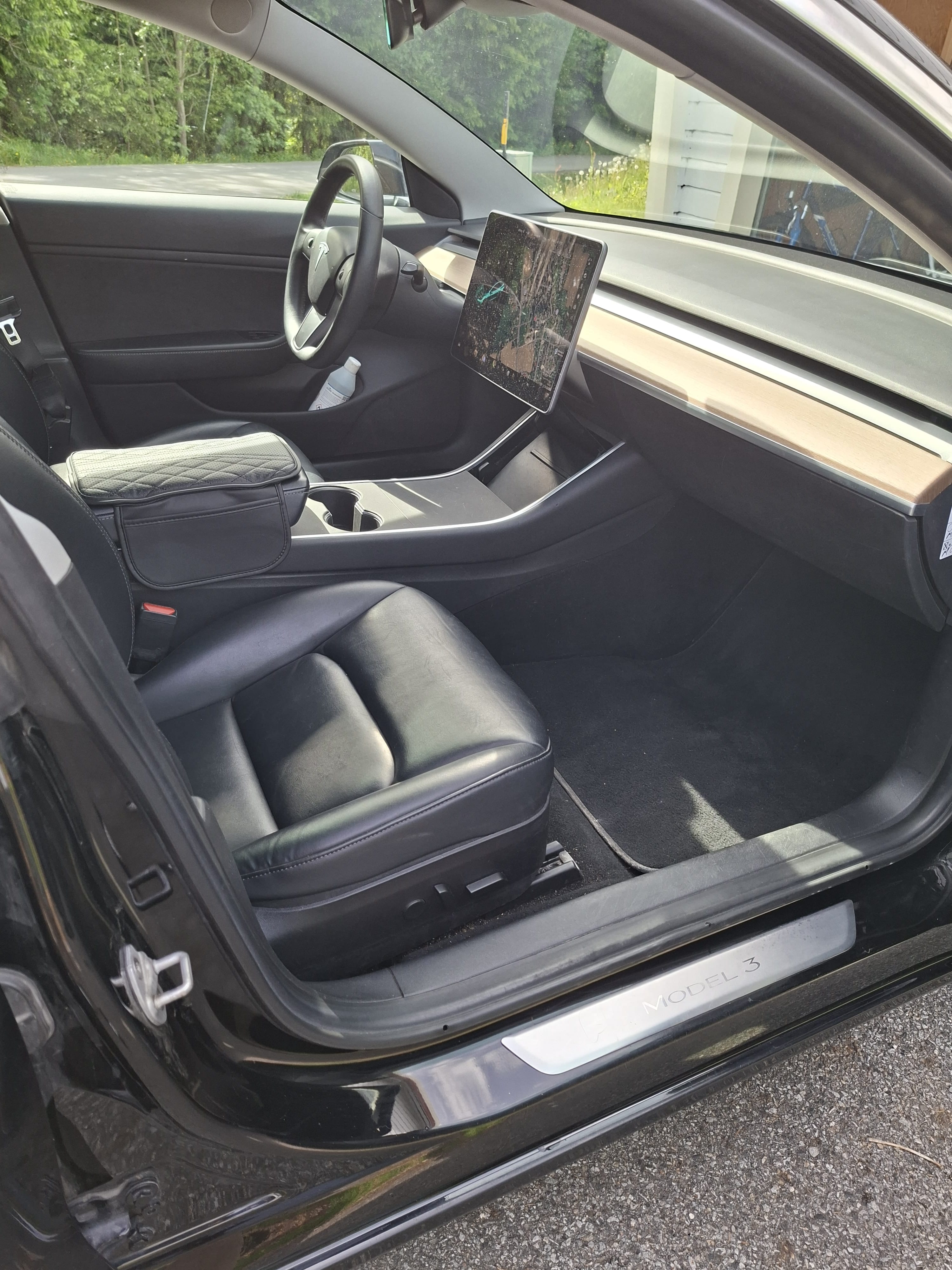 Tesla Model 3 Long Range med Bluetooth audio