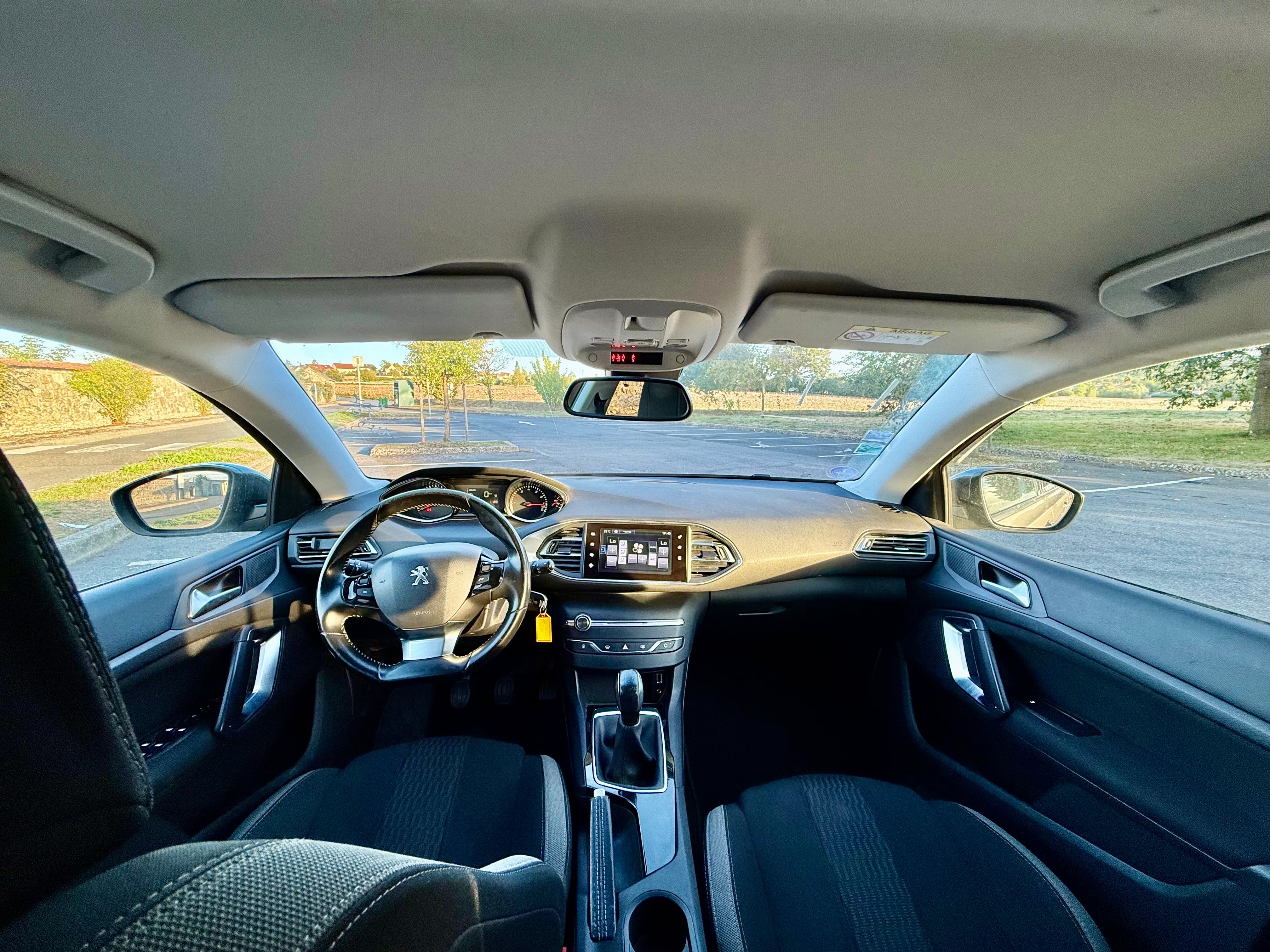 Peugeot 308 SW avec Autoradio