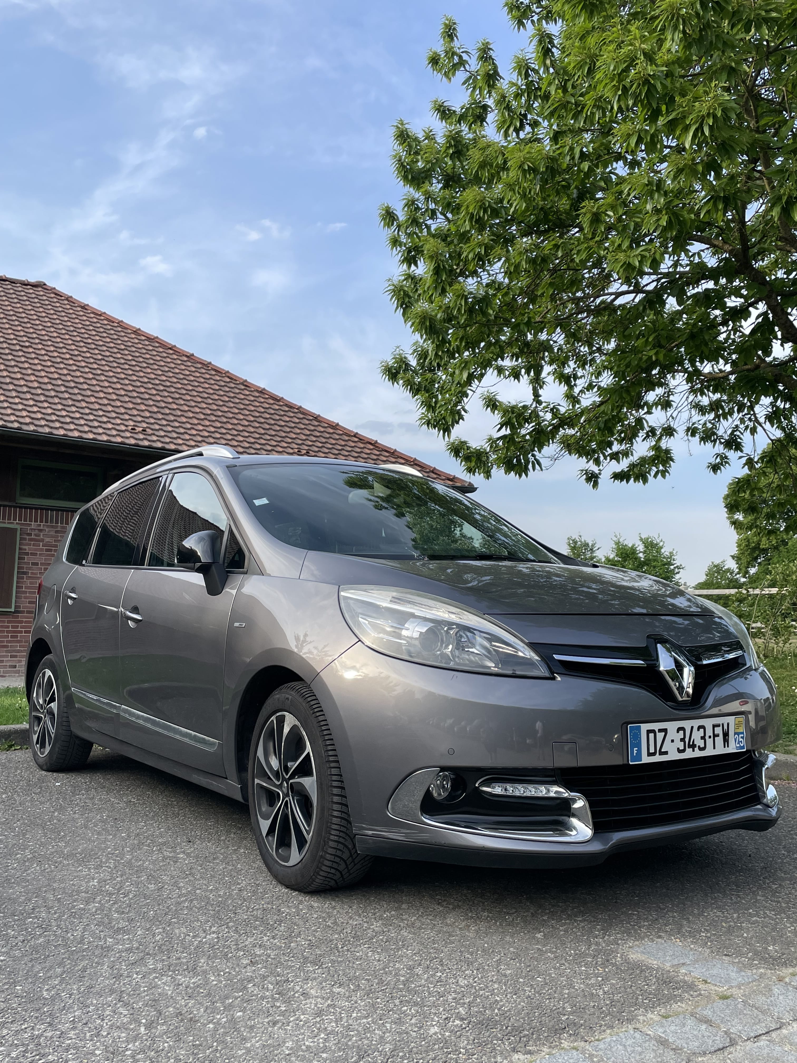 Renault Grand Scenic avec Siège bébé