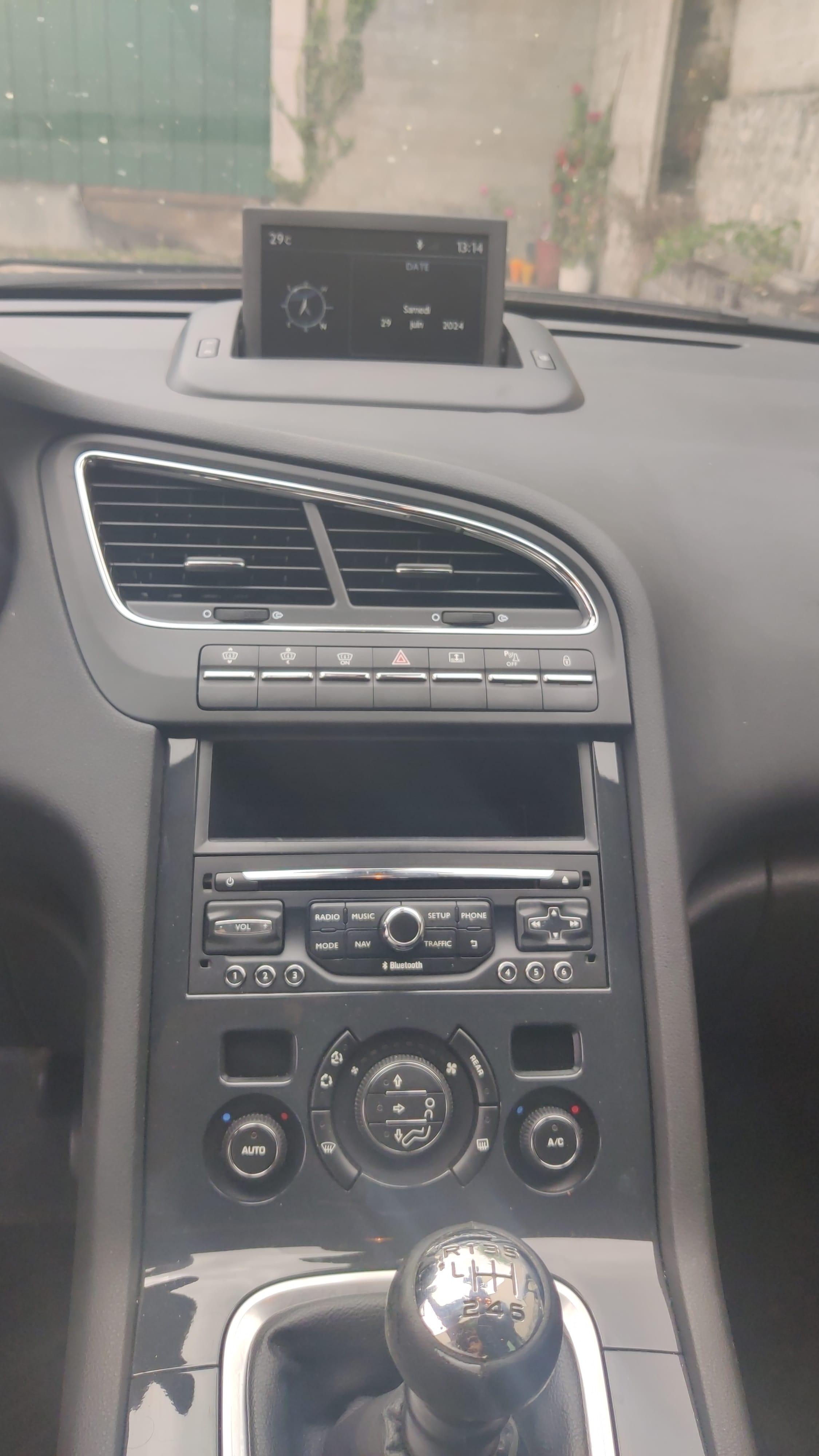 Peugeot 5008 avec Entrée audio / iPod