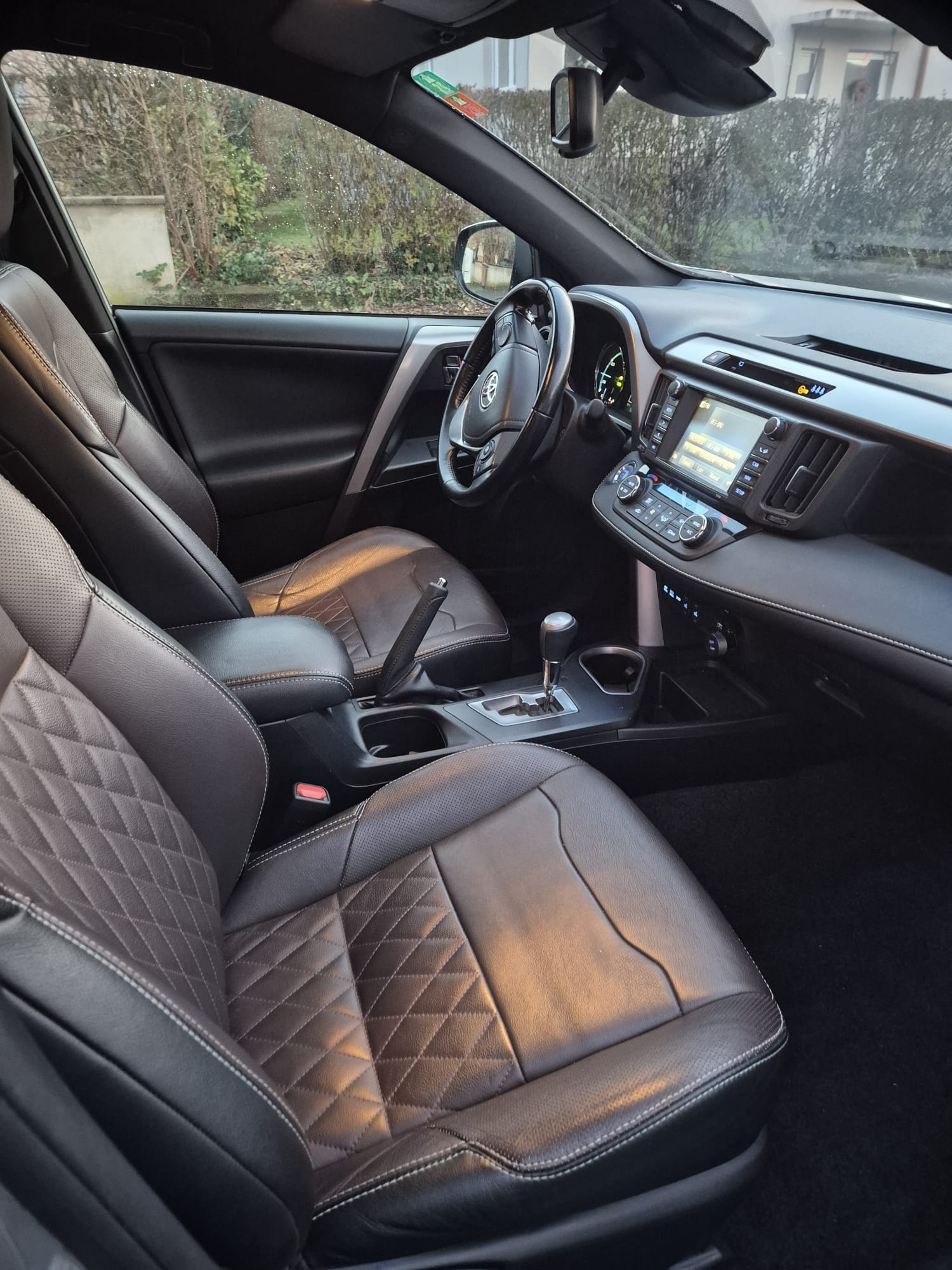 Toyota Rav4 Hybride avec Audio Bluetooth