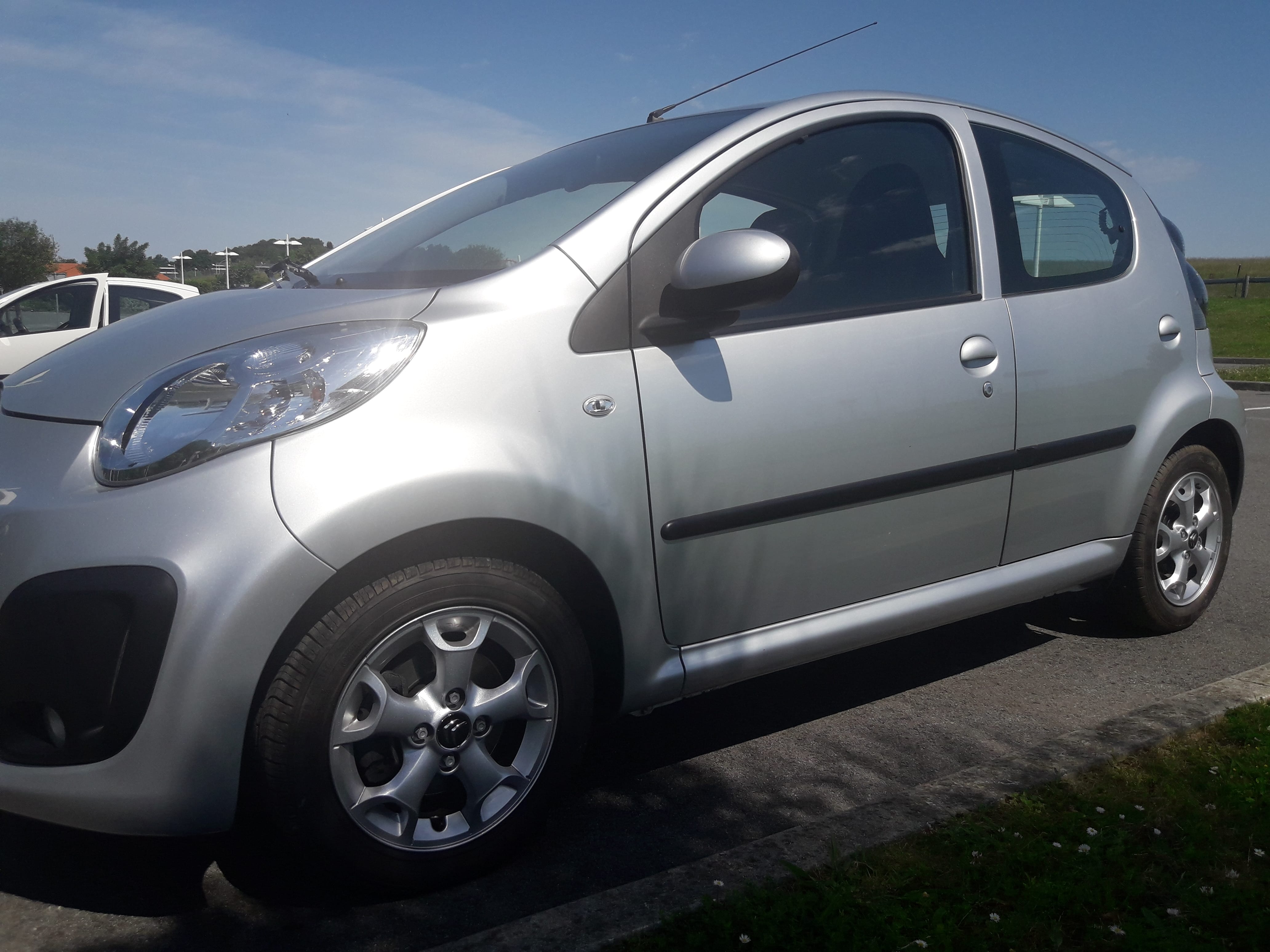 Citroen C1 EXCLUSIVE GRISE with Bluetooth audio