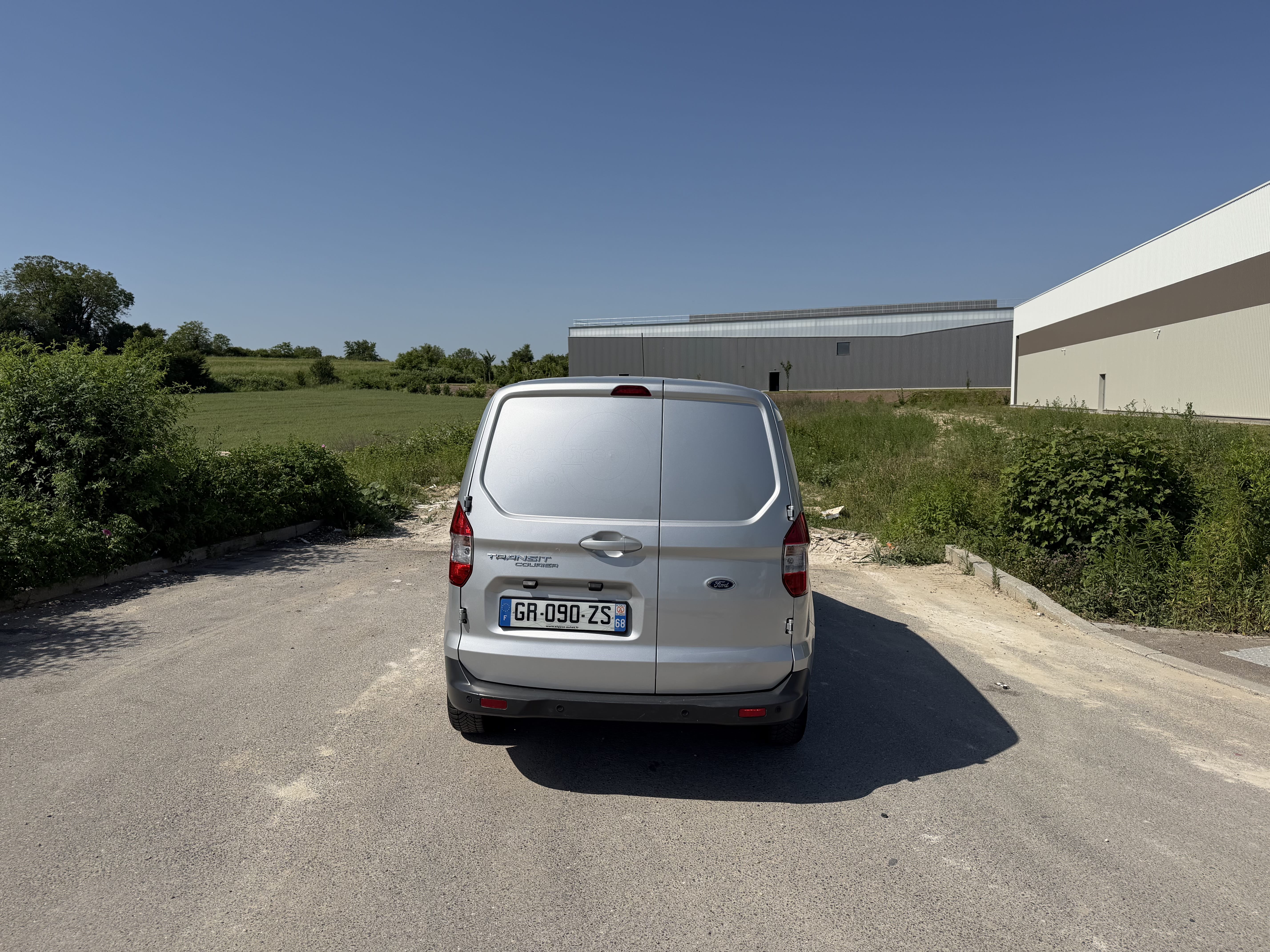 Ford Transit Courier Fourgon avec GPS
