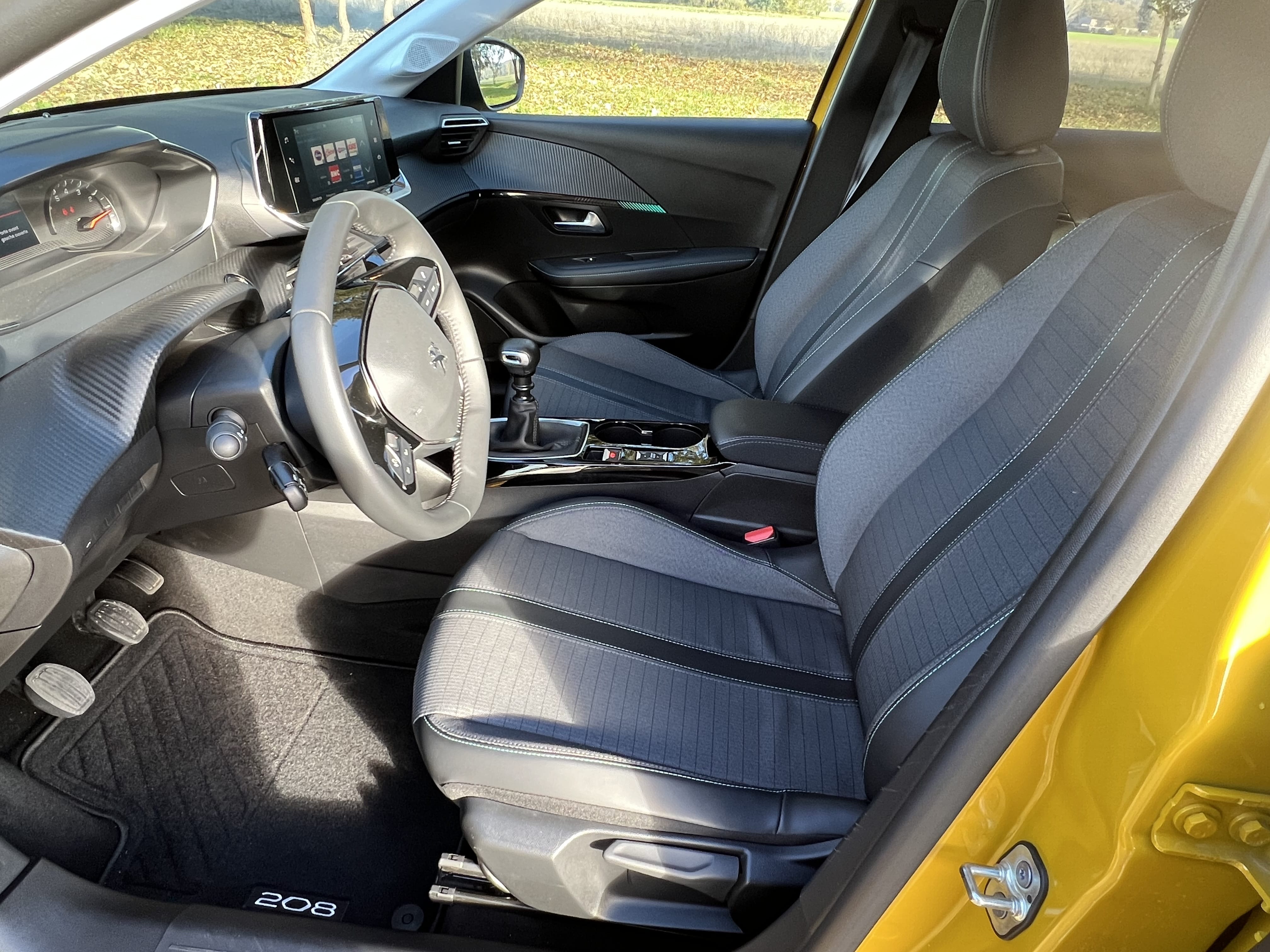 Peugeot 208 avec Entrée audio / iPod