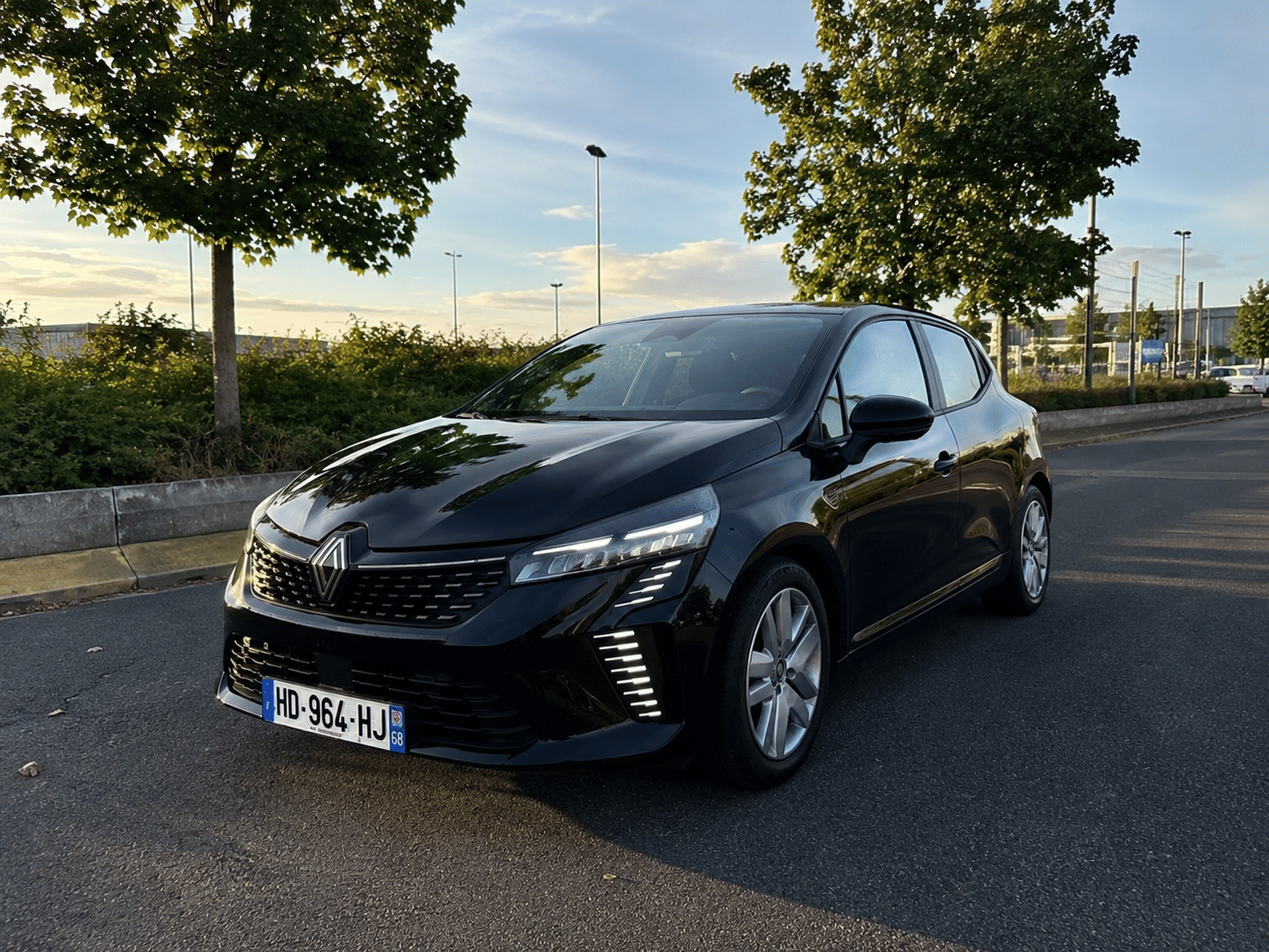 Renault Clio, 2025, Essence 95 / Électrique (hybride), automatique