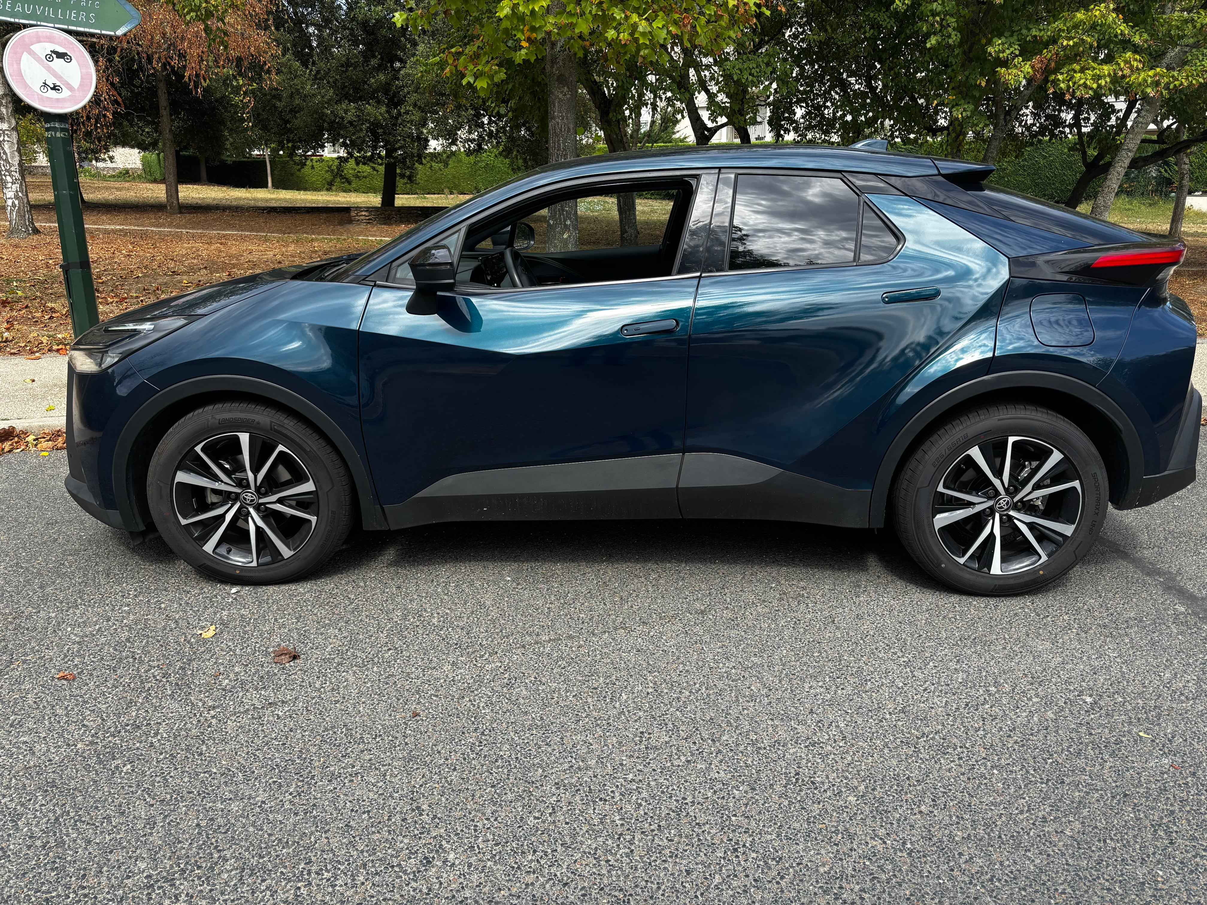 Toyota C-HR Hybrid avec Climatisation